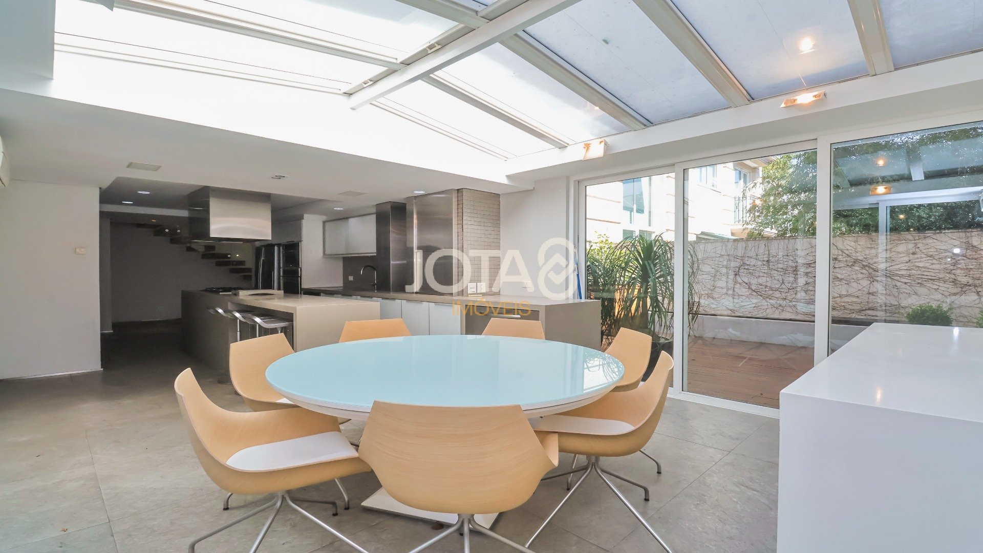 APARTAMENTO GARDEN DUPLEX NO CORAÇÃO DO BATEL