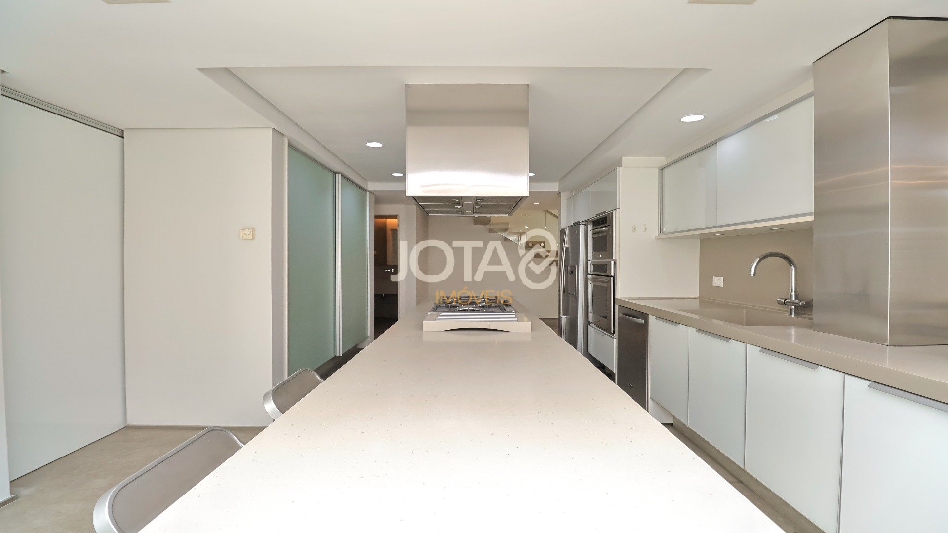 APARTAMENTO GARDEN DUPLEX NO CORAÇÃO DO BATEL
