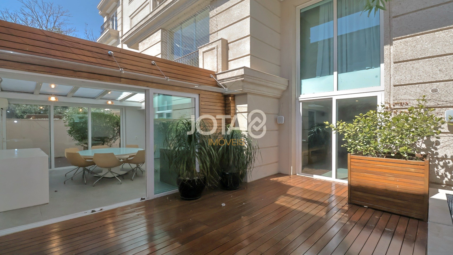APARTAMENTO GARDEN DUPLEX NO CORAÇÃO DO BATEL
