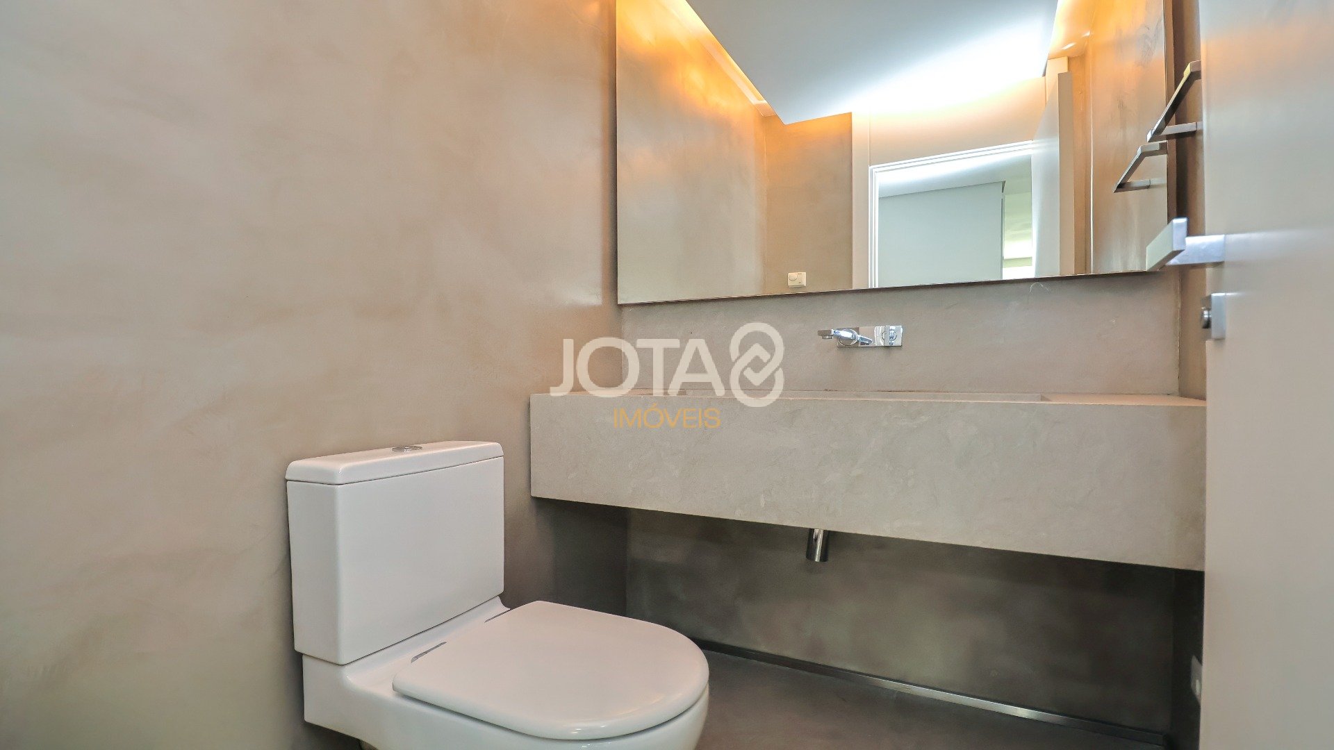 APARTAMENTO GARDEN DUPLEX NO CORAÇÃO DO BATEL