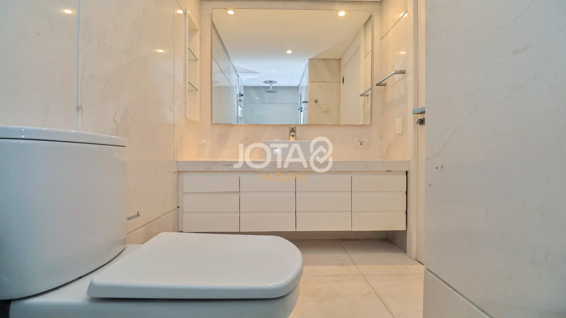 APARTAMENTO GARDEN DUPLEX NO CORAÇÃO DO BATEL