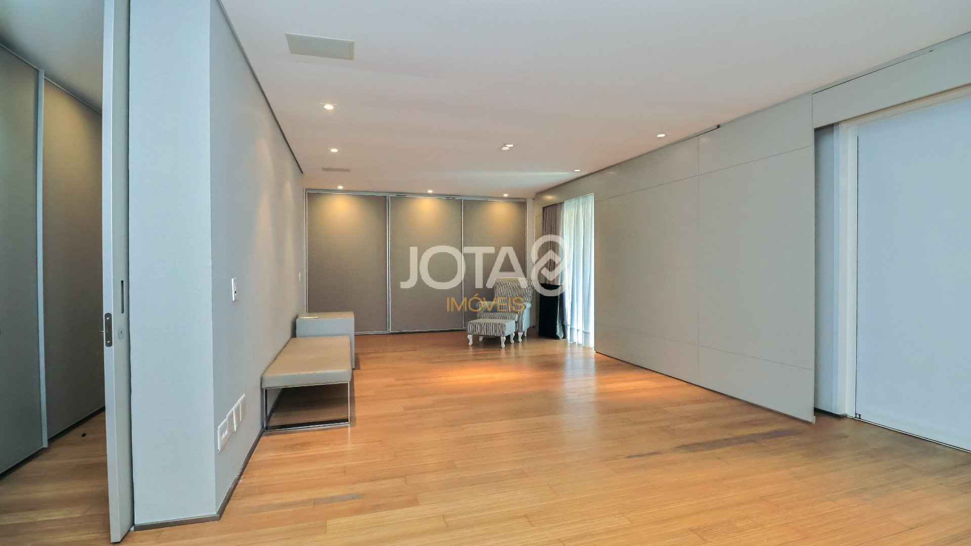 APARTAMENTO GARDEN DUPLEX NO CORAÇÃO DO BATEL
