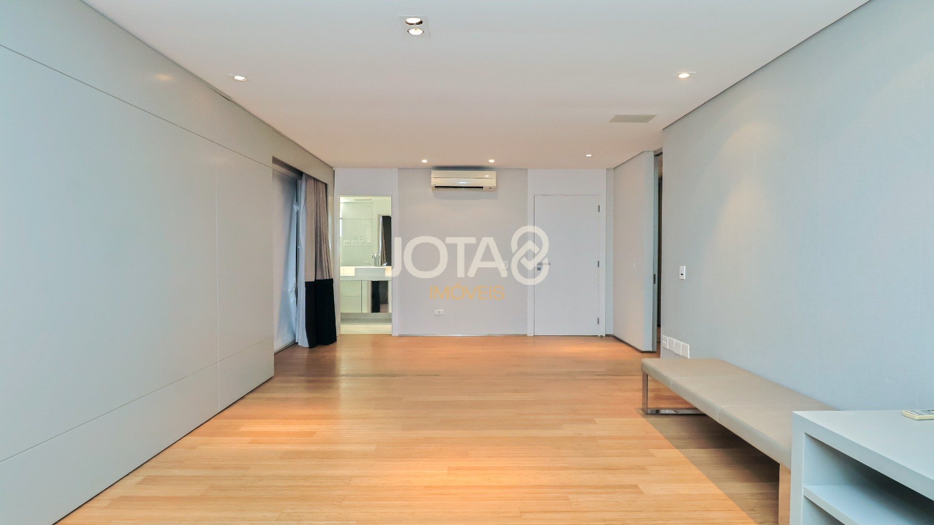 APARTAMENTO GARDEN DUPLEX NO CORAÇÃO DO BATEL