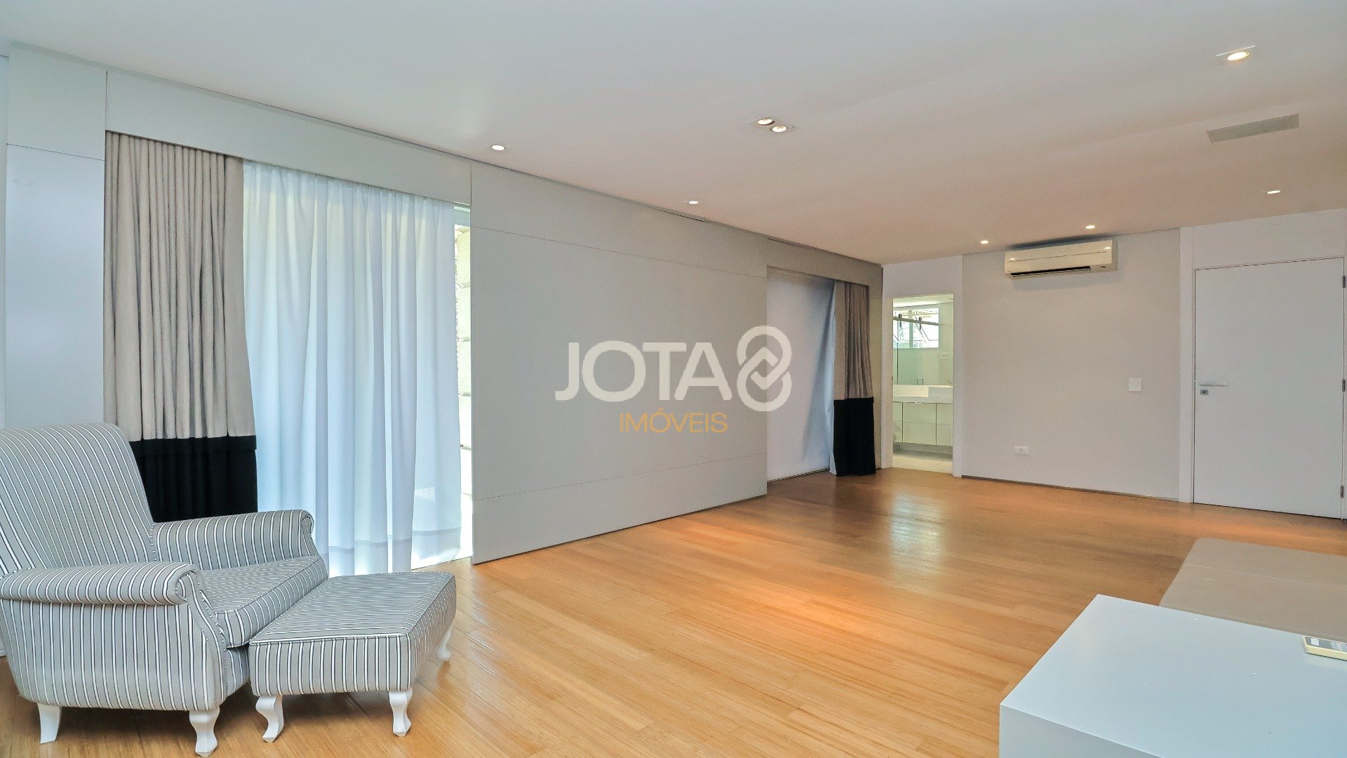 APARTAMENTO GARDEN DUPLEX NO CORAÇÃO DO BATEL
