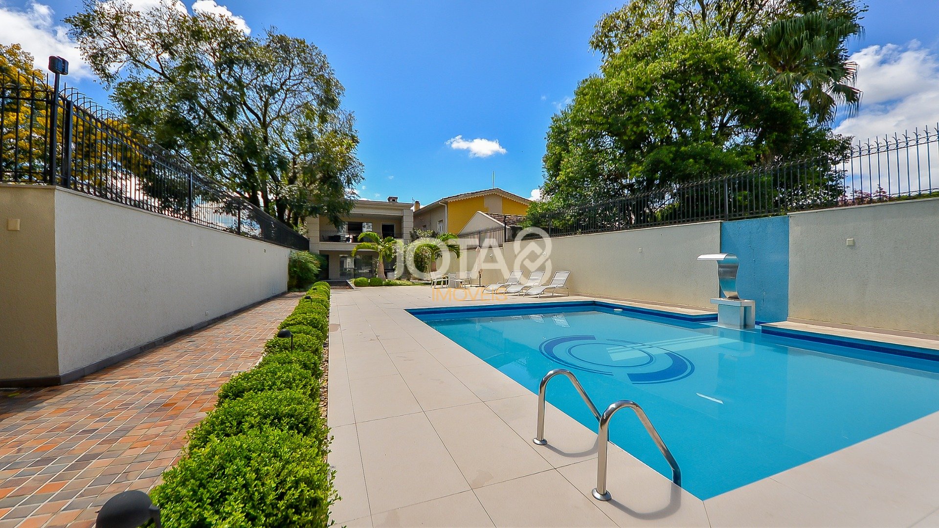 APARTAMENTO GARDEN DUPLEX NO CORAÇÃO DO BATEL