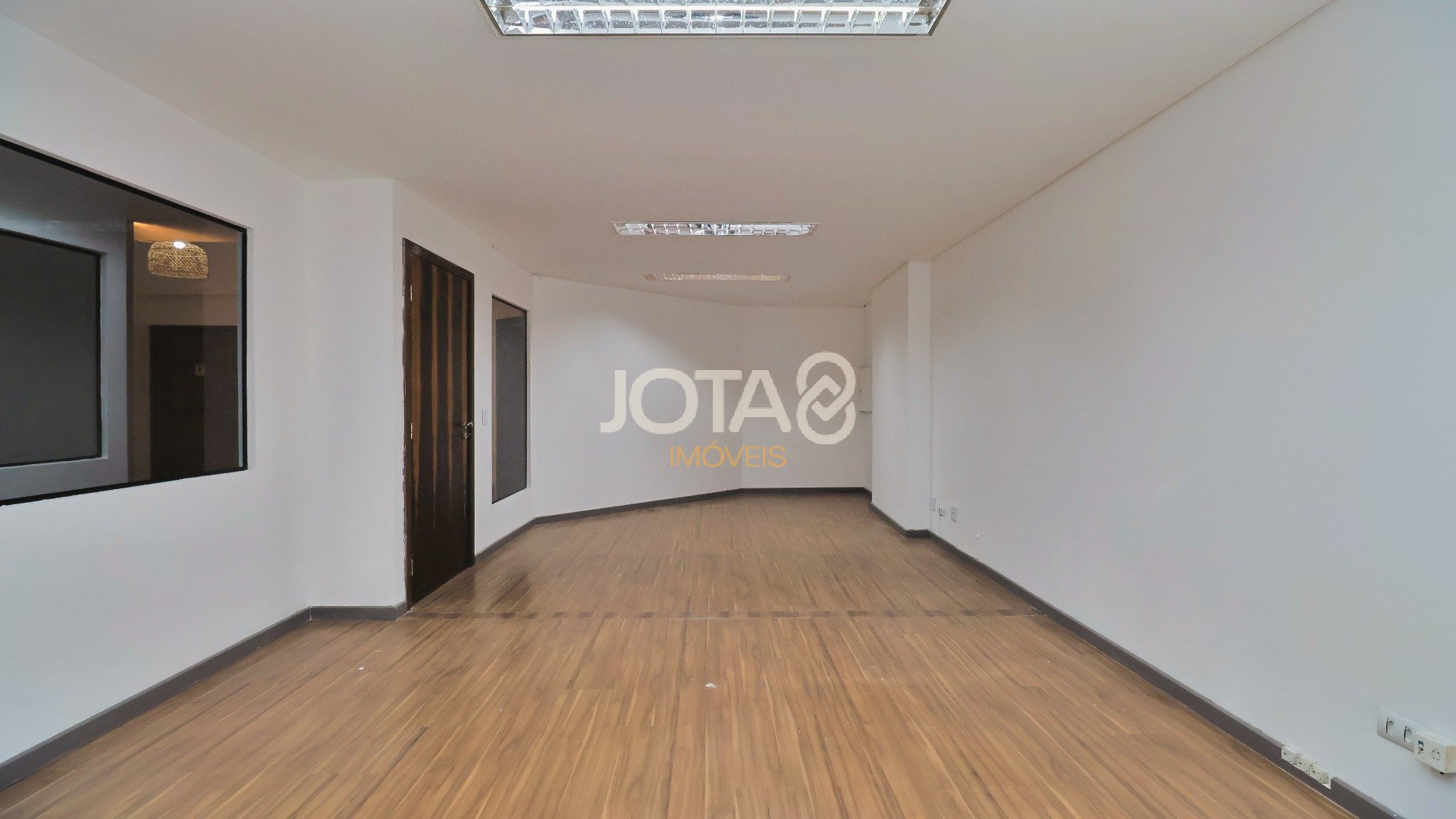 SALA COMERCIAL PARA LOCAÇÃO EM ENDEREÇO ESTRATÉGICO