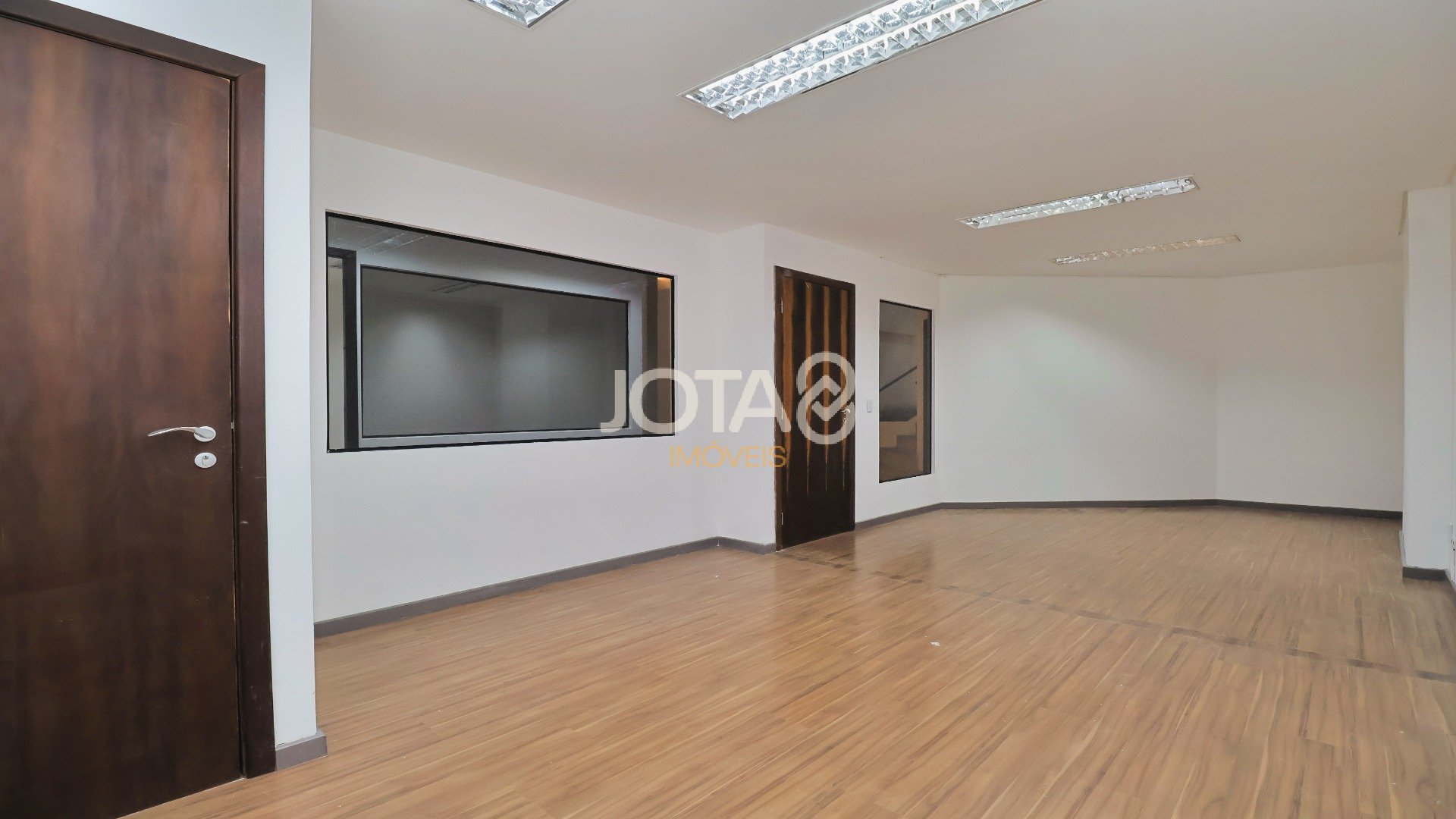 SALA COMERCIAL PARA LOCAÇÃO EM ENDEREÇO ESTRATÉGICO