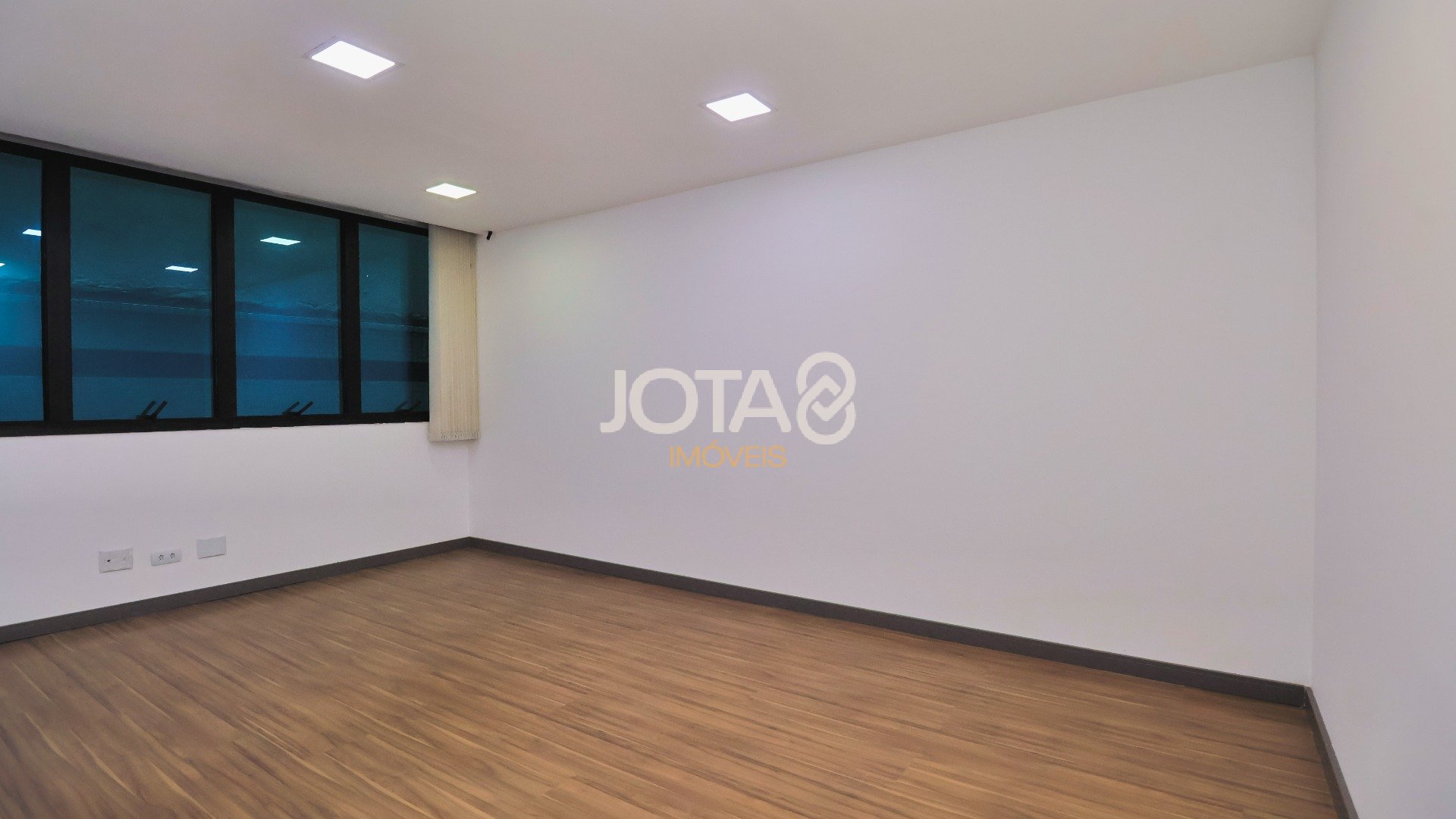SALA COMERCIAL PARA LOCAÇÃO EM ENDEREÇO ESTRATÉGICO