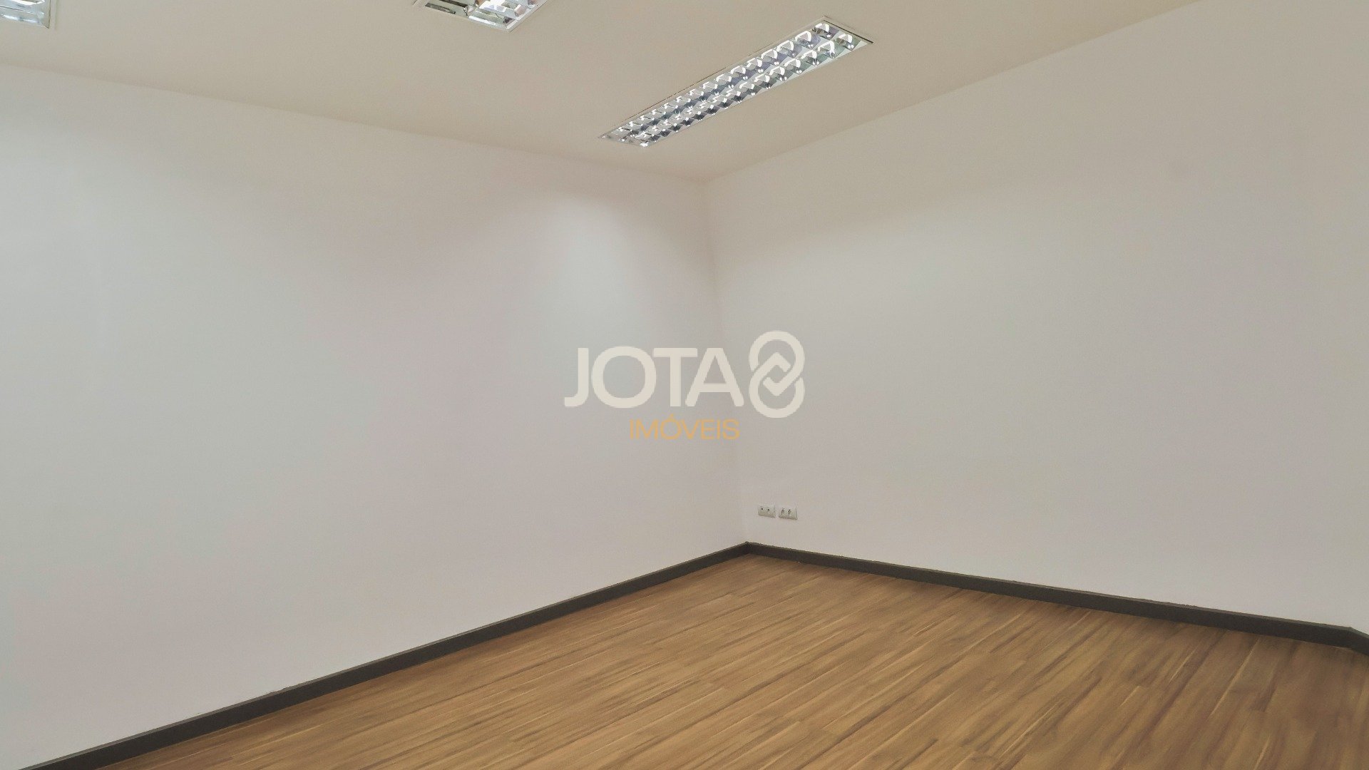 SALA COMERCIAL PARA LOCAÇÃO EM ENDEREÇO ESTRATÉGICO