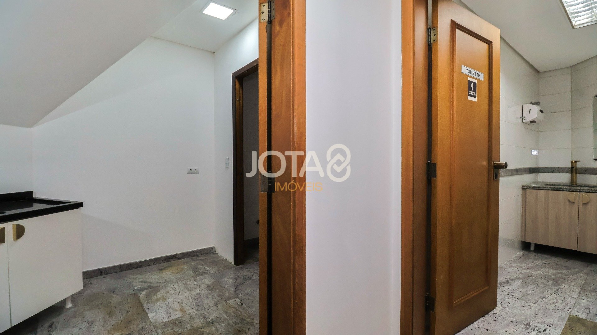 SALA COMERCIAL PARA LOCAÇÃO EM ENDEREÇO ESTRATÉGICO