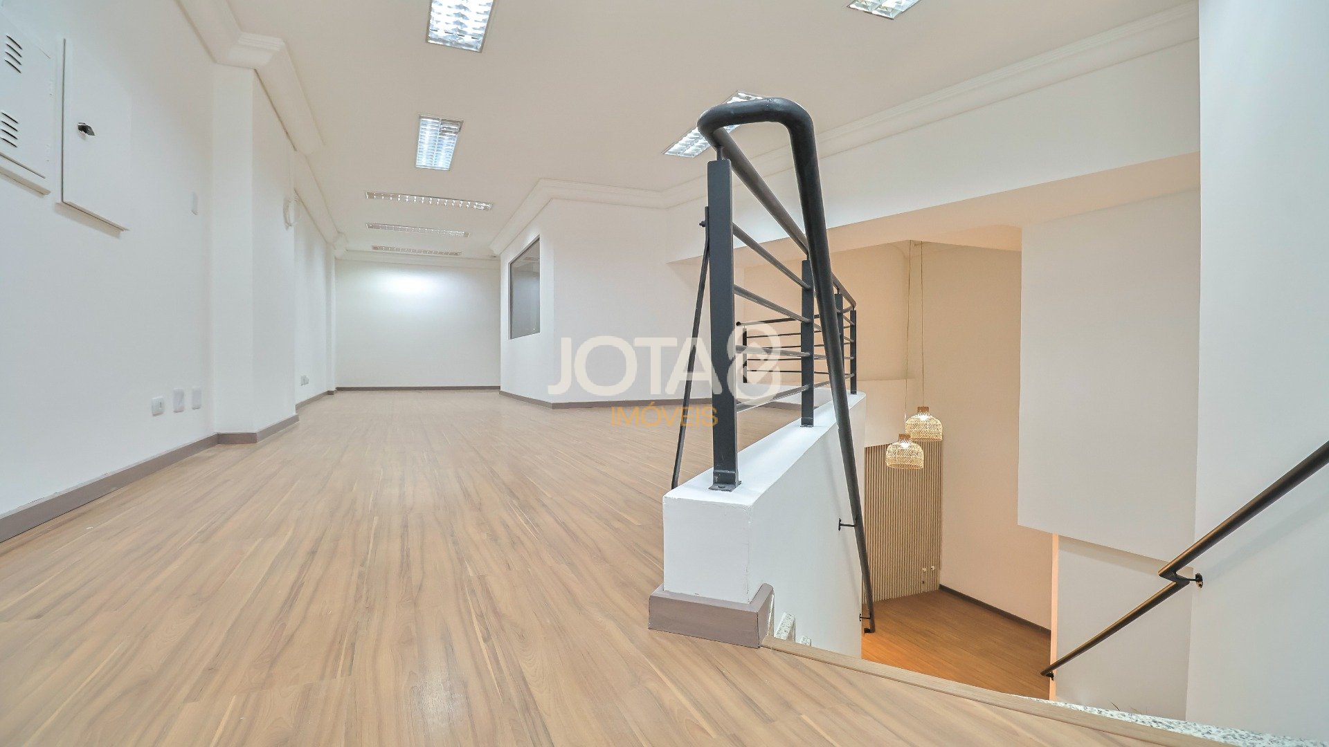 SALA COMERCIAL PARA LOCAÇÃO EM ENDEREÇO ESTRATÉGICO