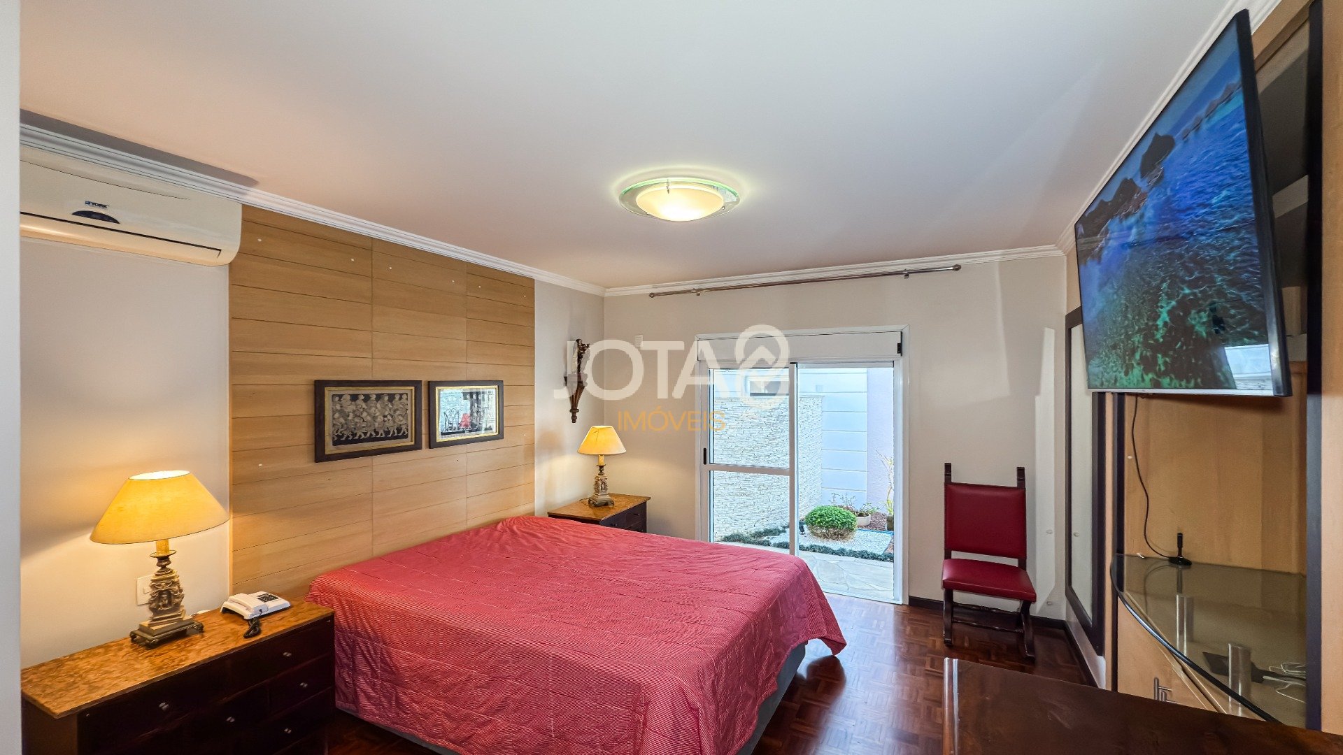 CASA EM CONDOMÍNIO COM 3 SUÍTES EM SANTA FELICIDADE