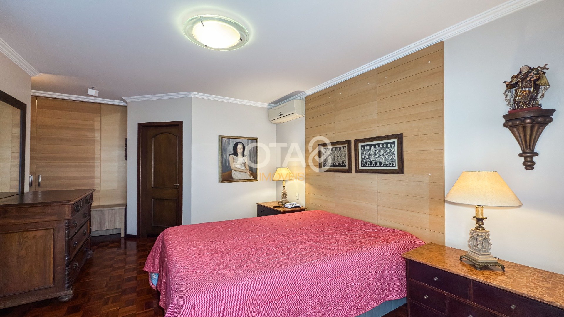 CASA EM CONDOMÍNIO COM 3 SUÍTES EM SANTA FELICIDADE