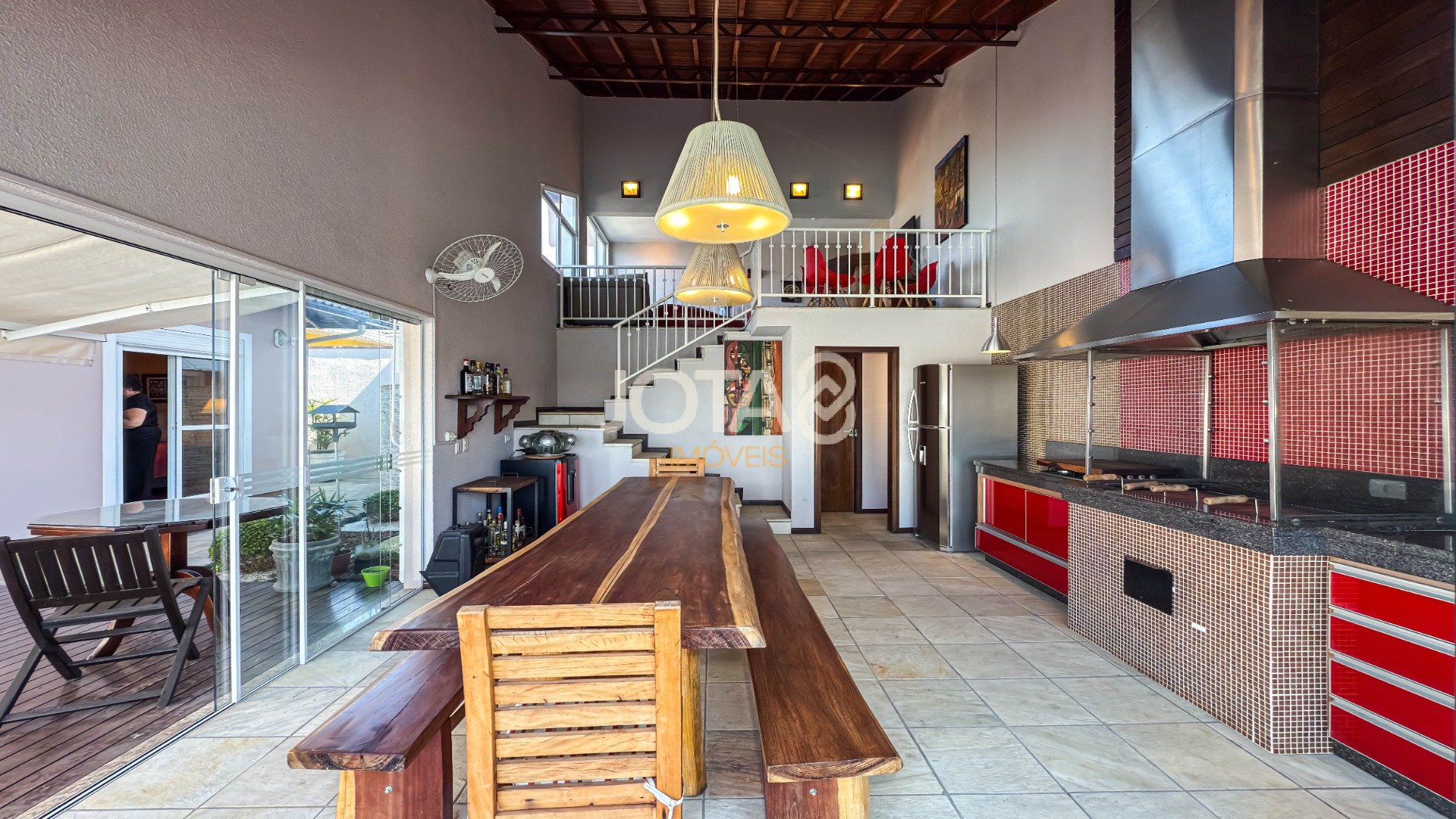 CASA EM CONDOMÍNIO COM 3 SUÍTES EM SANTA FELICIDADE