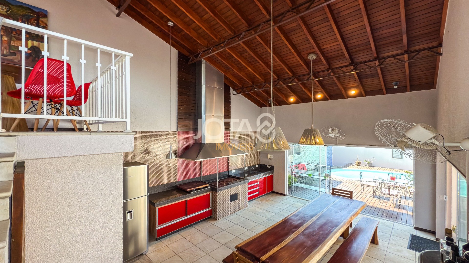 CASA EM CONDOMÍNIO COM 3 SUÍTES EM SANTA FELICIDADE