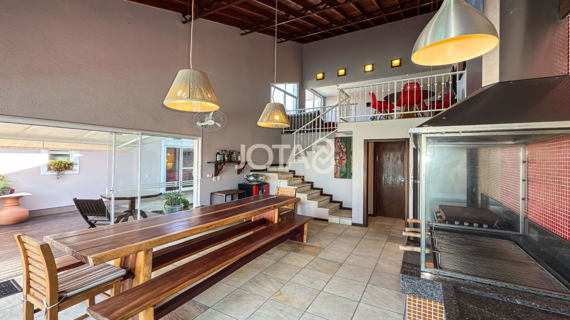 CASA EM CONDOMÍNIO COM 3 SUÍTES EM SANTA FELICIDADE
