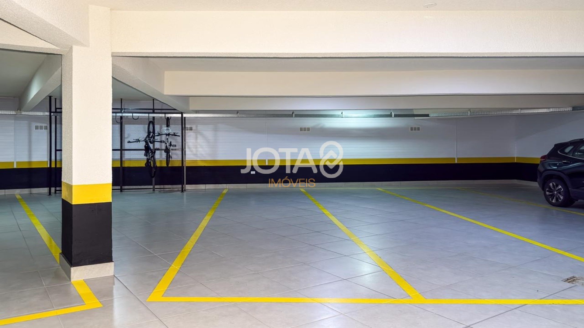 3 SUÍTES E 3 VAGAS SEMI MOBILIADO