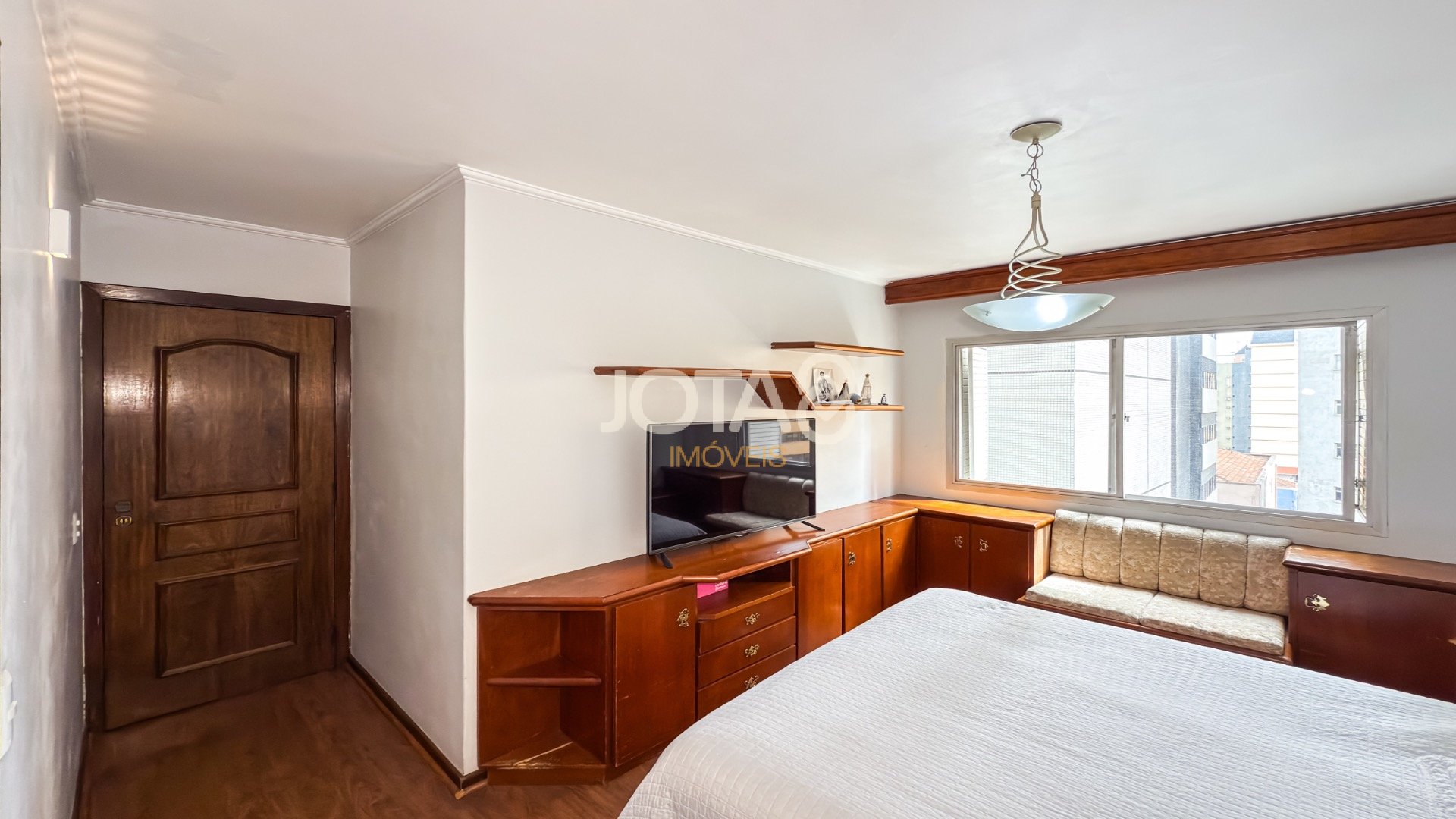 APARTAMENTO COM 4 QUARTOS E 1 SUITE NO BATEL