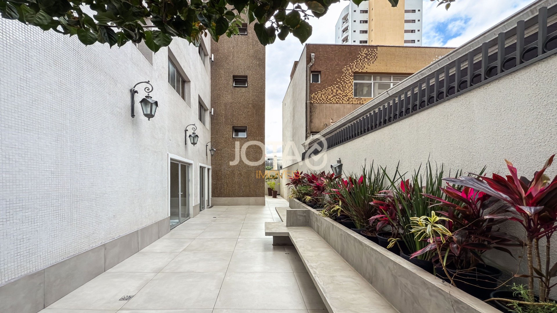 APARTAMENTO COM 4 QUARTOS E 1 SUITE NO BATEL