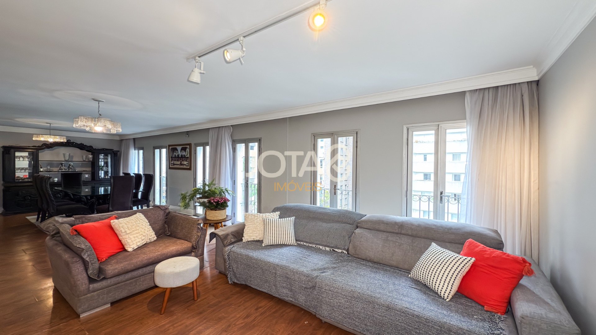 APARTAMENTO COM 4 QUARTOS E 1 SUITE NO BATEL