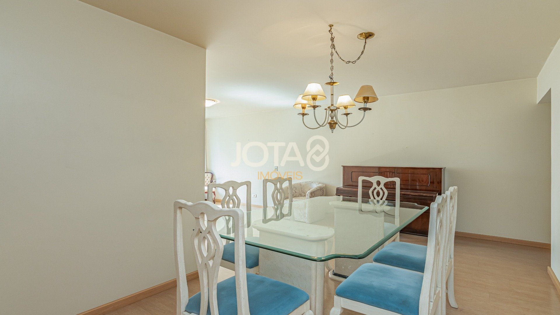 APARTAMENTO FACE NORTE COM 3 QUARTOS NO BATEL PARA RETROFIT