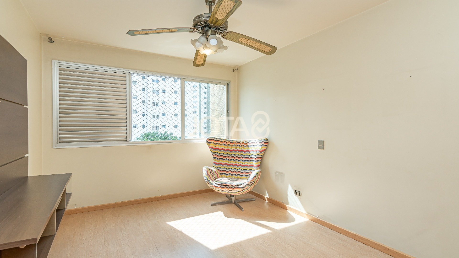 APARTAMENTO FACE NORTE COM 3 QUARTOS NO BATEL PARA RETROFIT