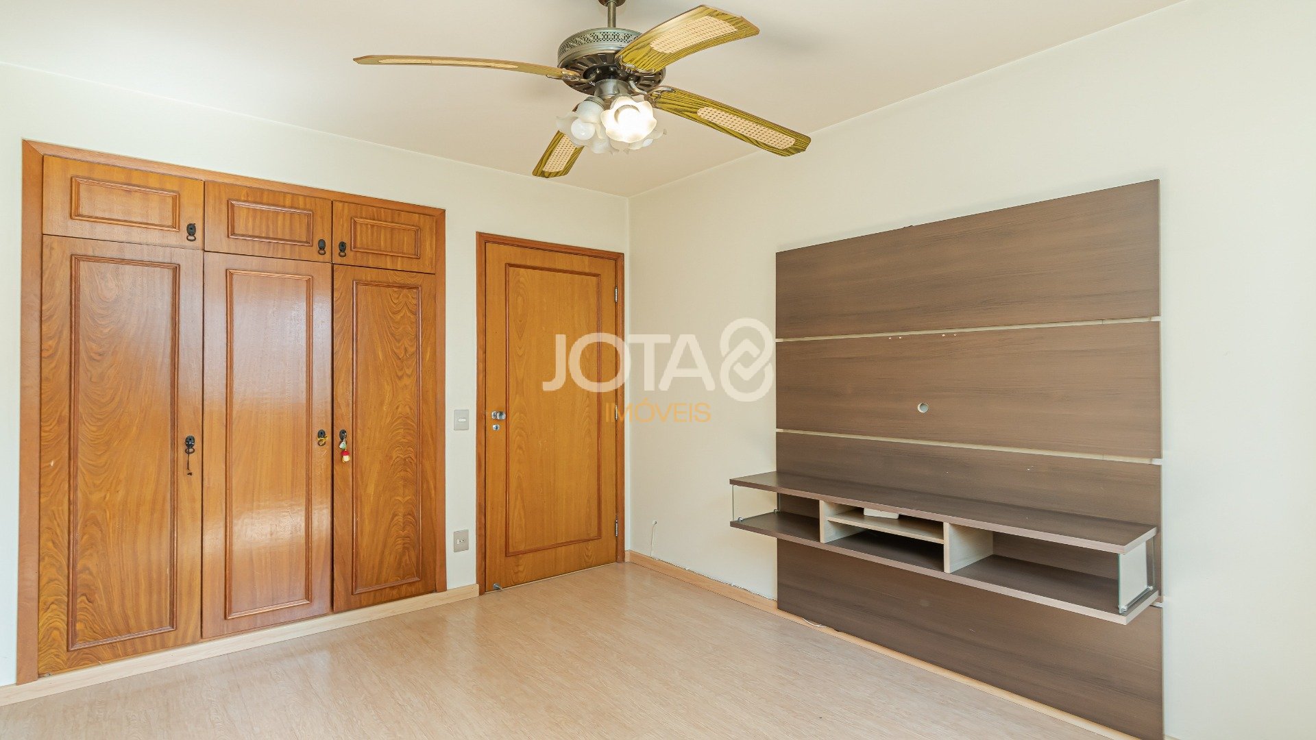 APARTAMENTO FACE NORTE COM 3 QUARTOS NO BATEL PARA RETROFIT