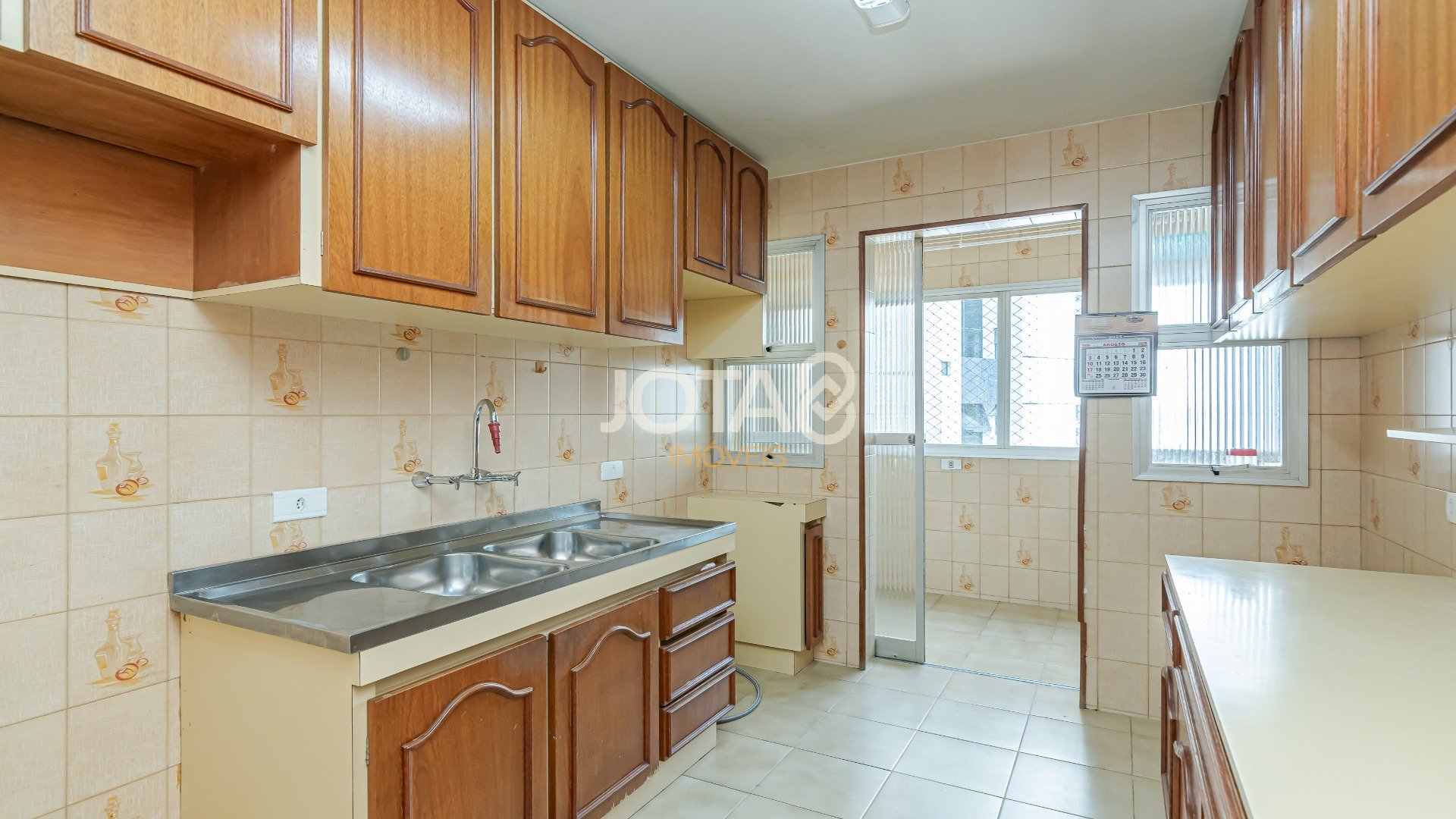 APARTAMENTO FACE NORTE COM 3 QUARTOS NO BATEL PARA RETROFIT