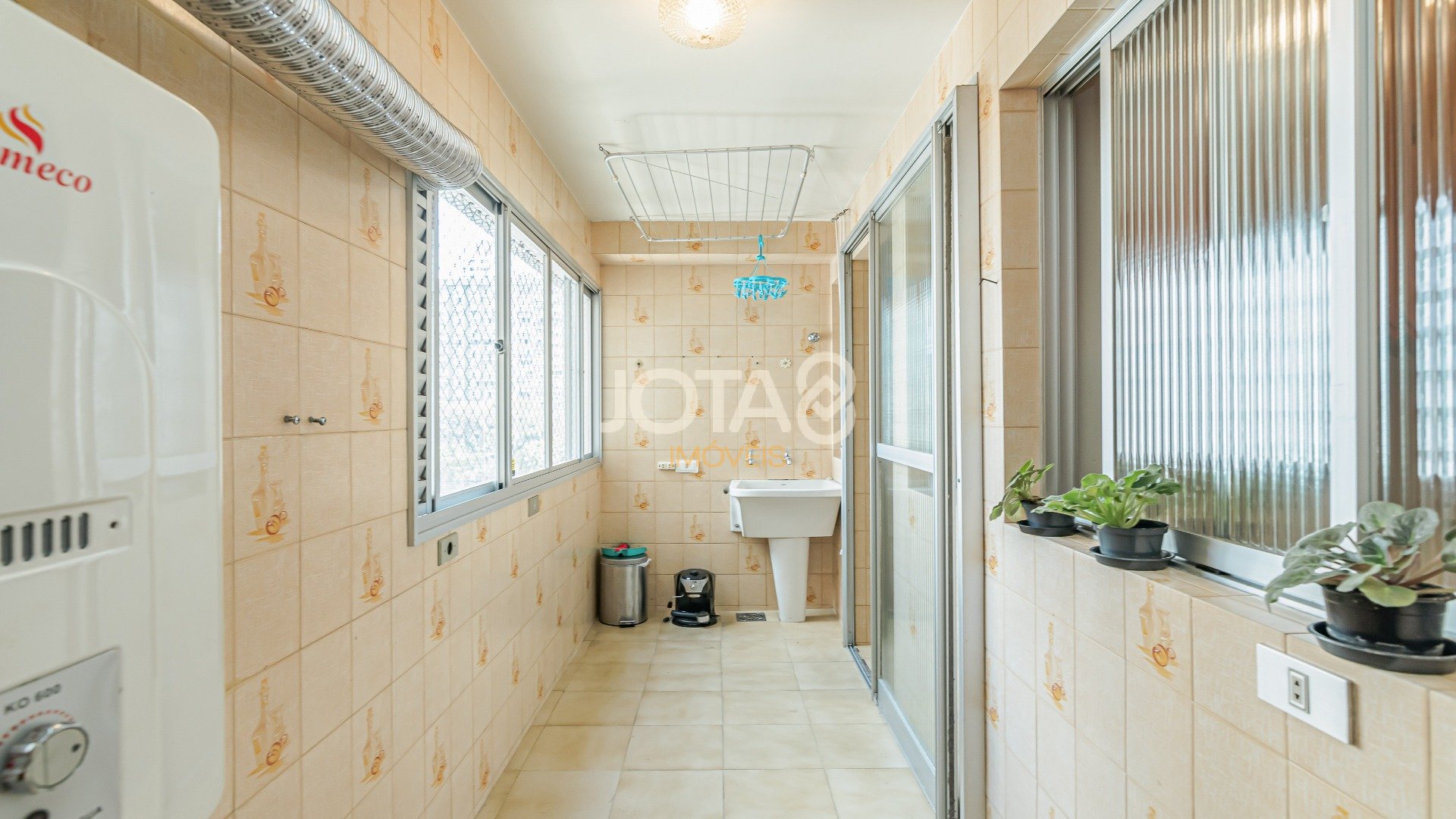 APARTAMENTO FACE NORTE COM 3 QUARTOS NO BATEL PARA RETROFIT
