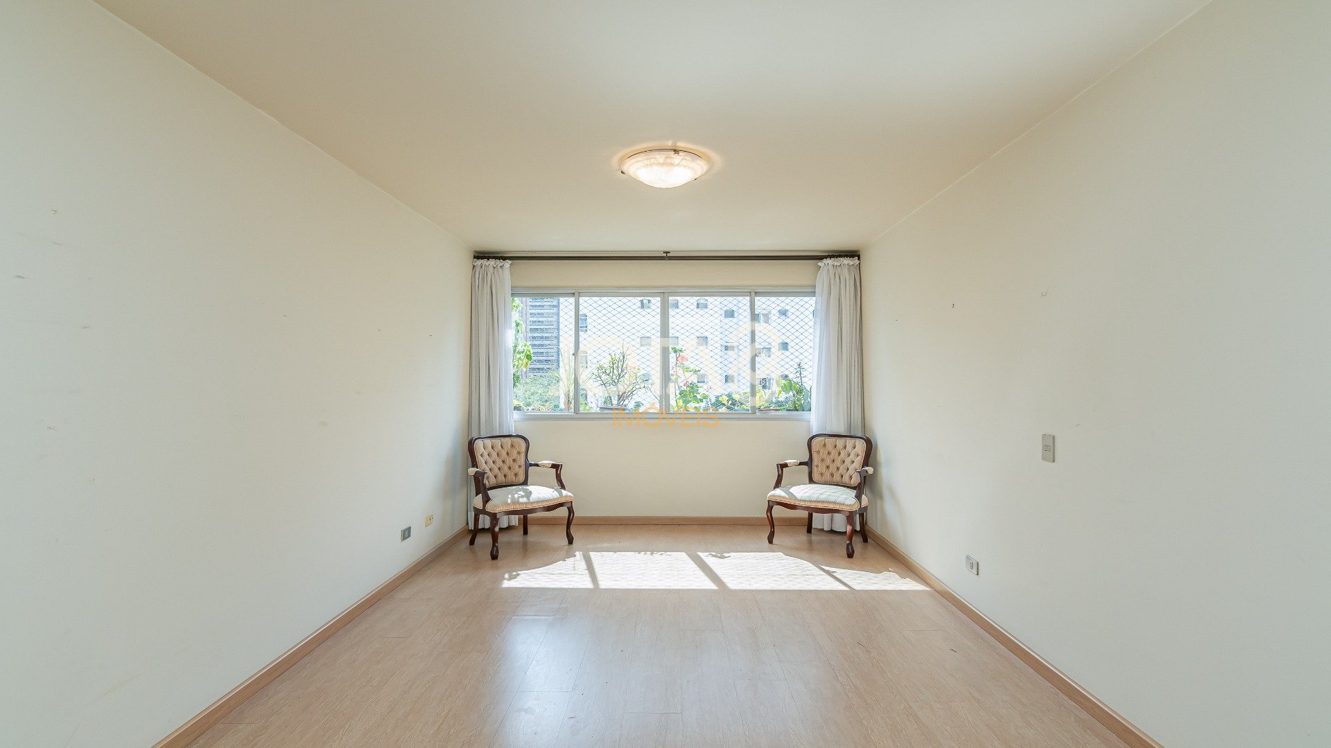 APARTAMENTO FACE NORTE COM 3 QUARTOS NO BATEL PARA RETROFIT