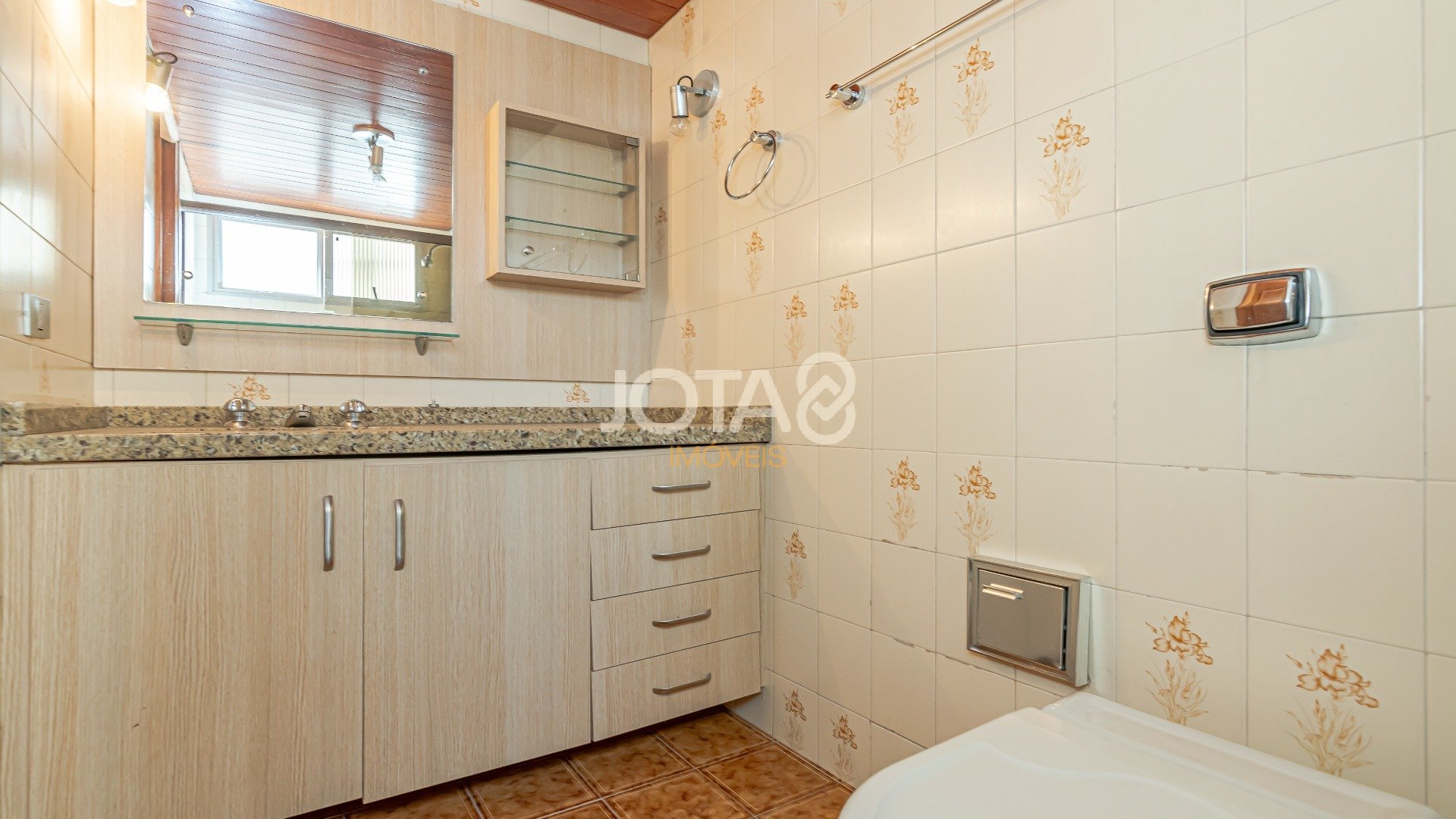 APARTAMENTO FACE NORTE COM 3 QUARTOS NO BATEL PARA RETROFIT