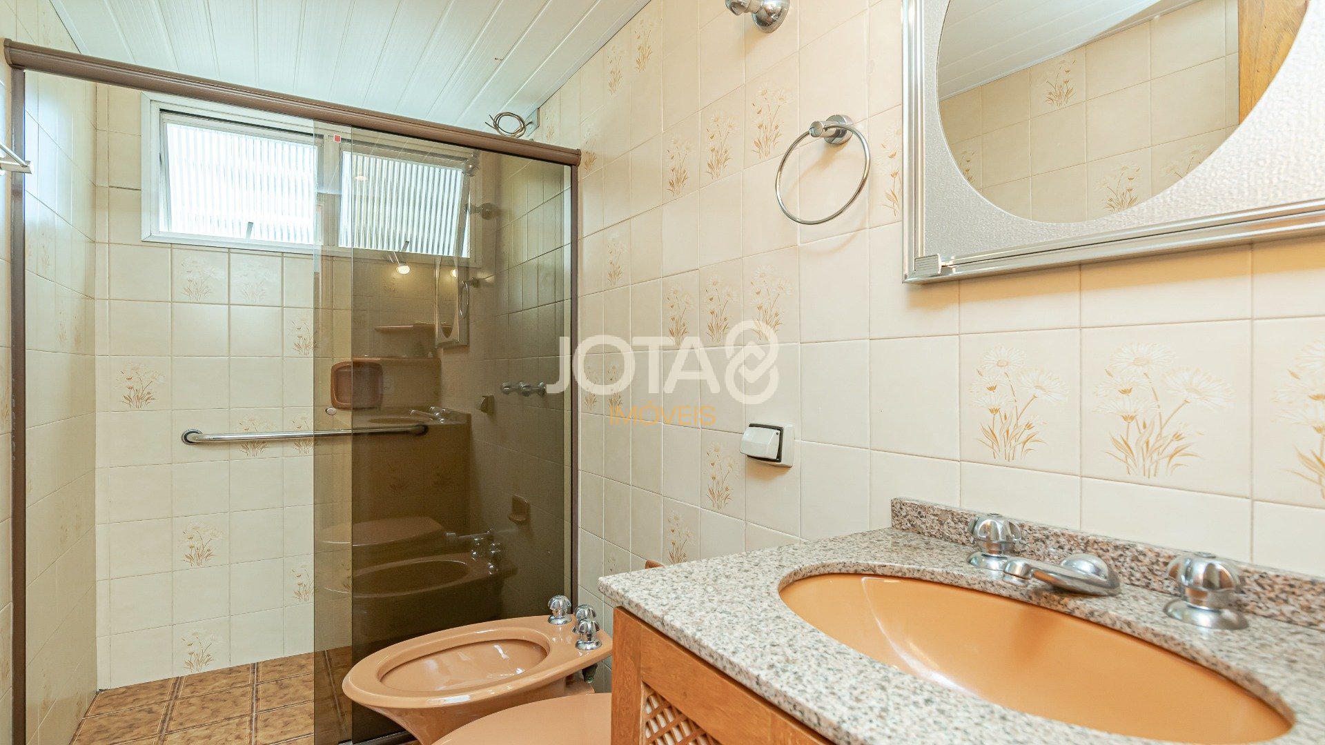 APARTAMENTO FACE NORTE COM 3 QUARTOS NO BATEL PARA RETROFIT