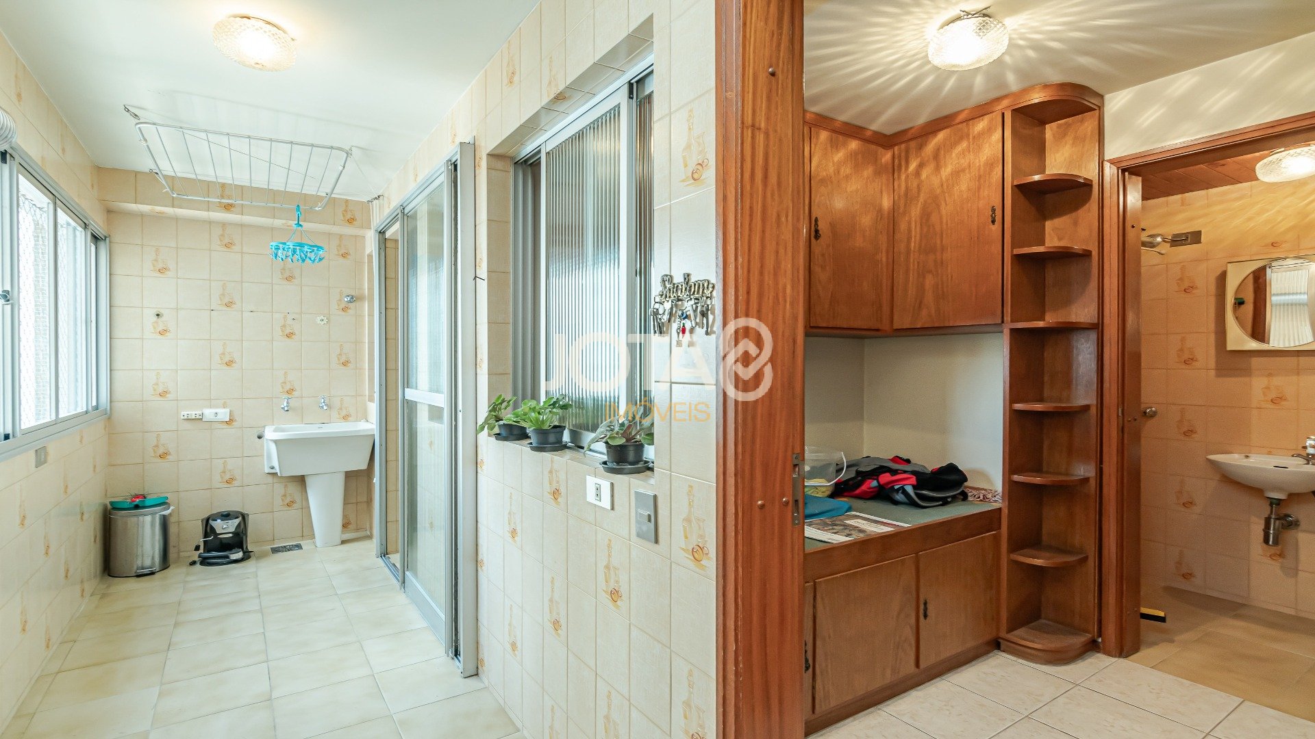 APARTAMENTO FACE NORTE COM 3 QUARTOS NO BATEL PARA RETROFIT