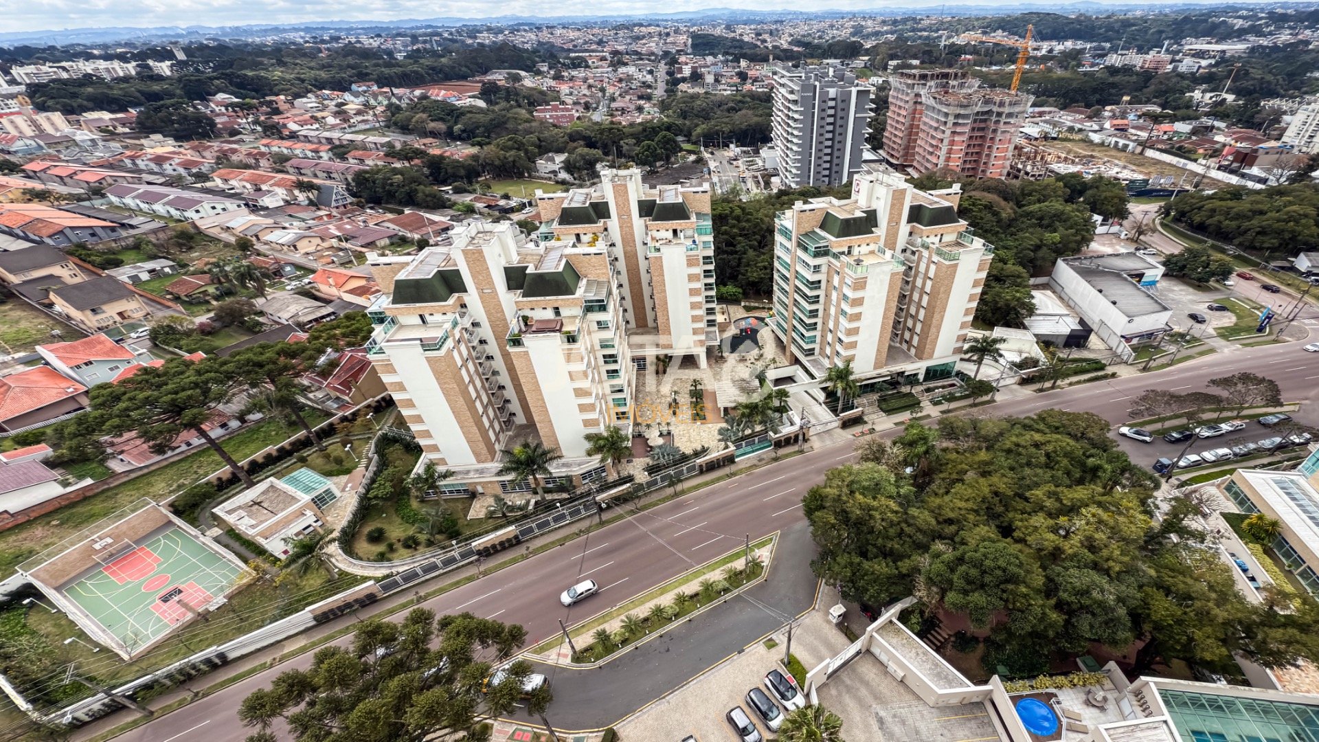 ANDAR ALTO COM 3 SUÍTES NO ECOVILLE