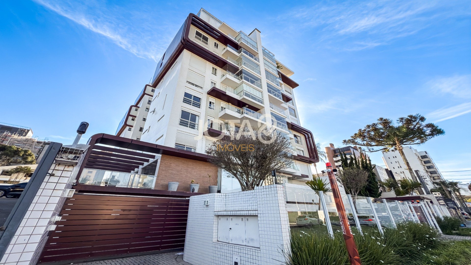 APARTAMENTO NO BATEL COM 3 DORMITÓRIOS, SUÍTE E 3 VAGAS,SEMIMOBILIADO