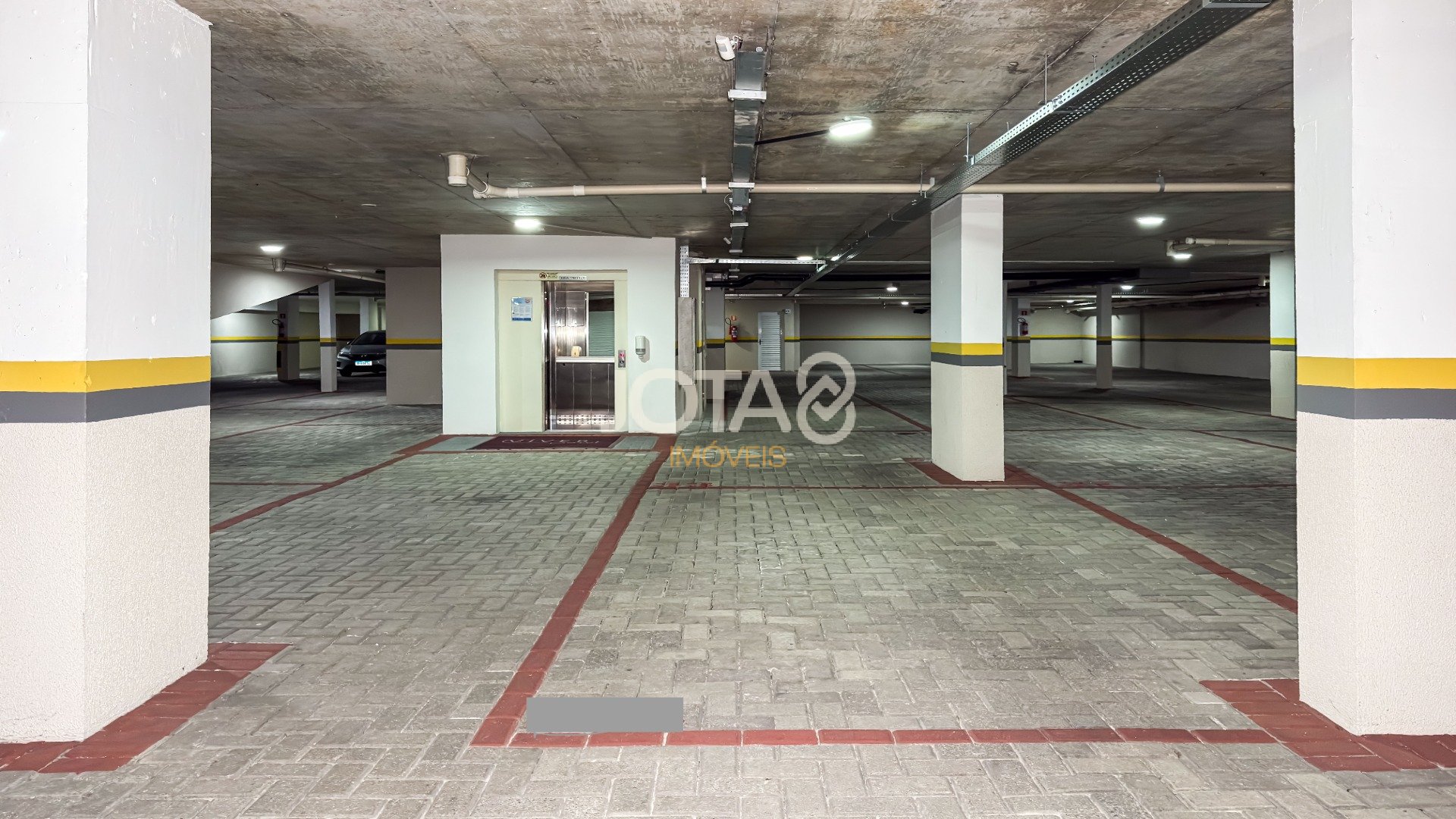 APARTAMENTO NO BATEL COM 3 DORMITÓRIOS, SUÍTE E 3 VAGAS,SEMIMOBILIADO