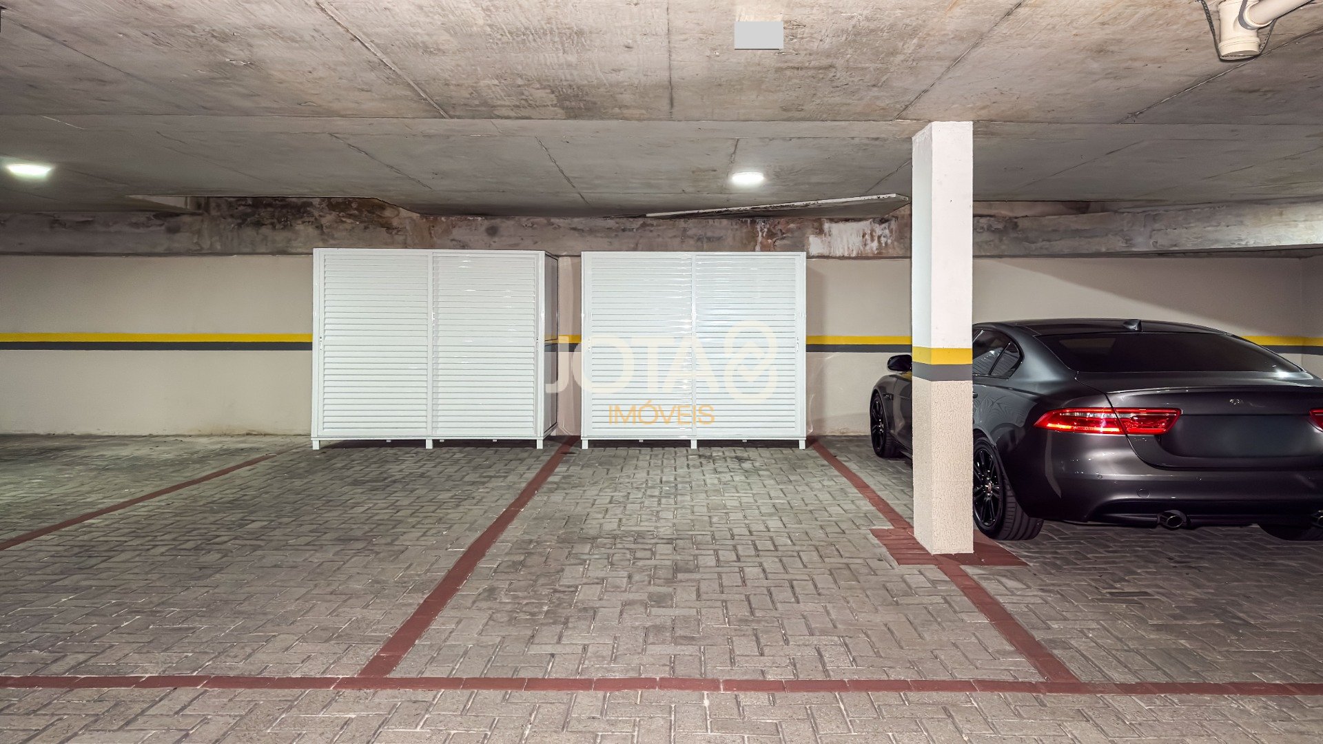 APARTAMENTO NO BATEL COM 3 DORMITÓRIOS, SUÍTE E 3 VAGAS,SEMIMOBILIADO