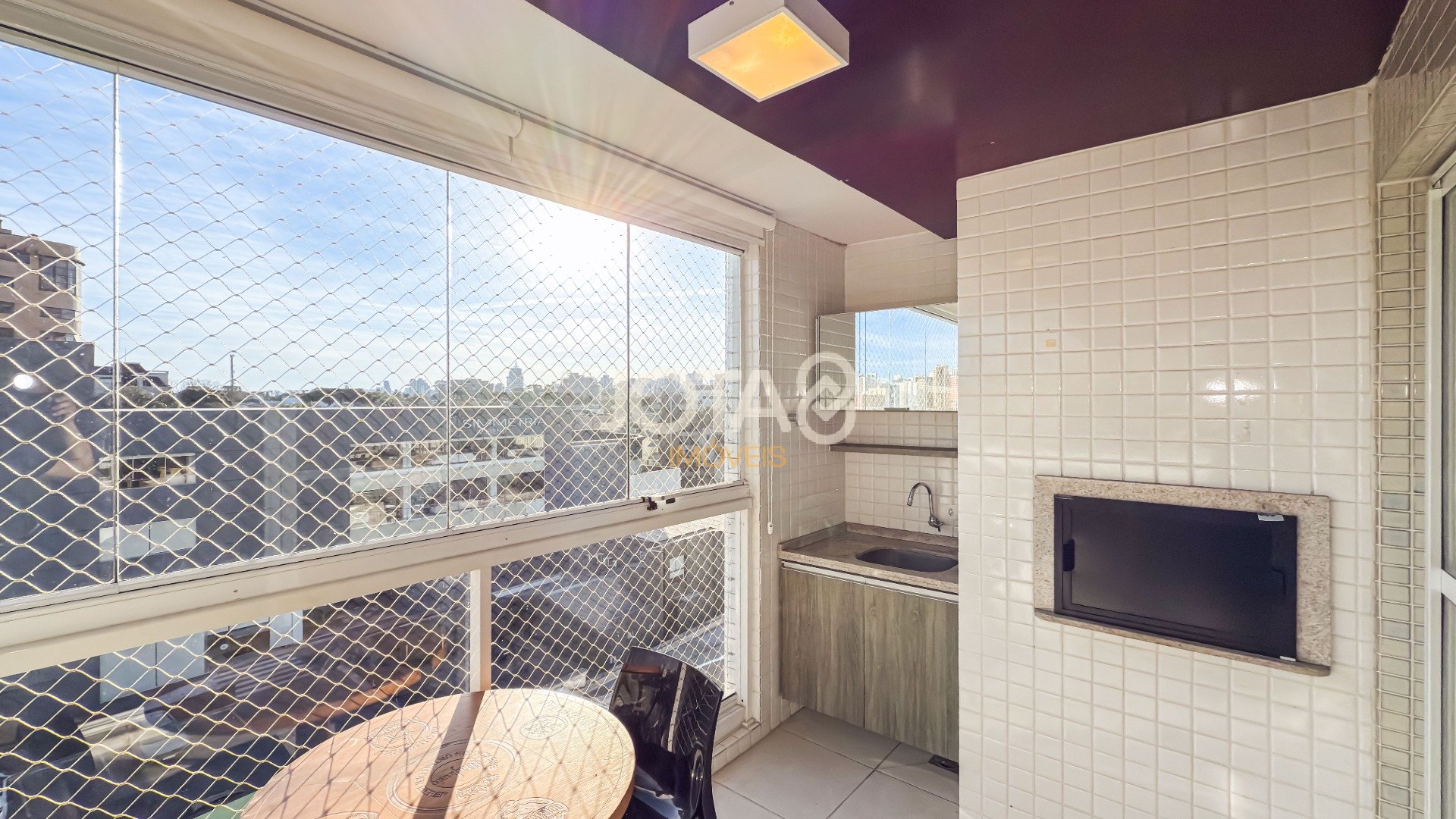 APARTAMENTO NO BATEL COM 3 DORMITÓRIOS, SUÍTE E 3 VAGAS,SEMIMOBILIADO