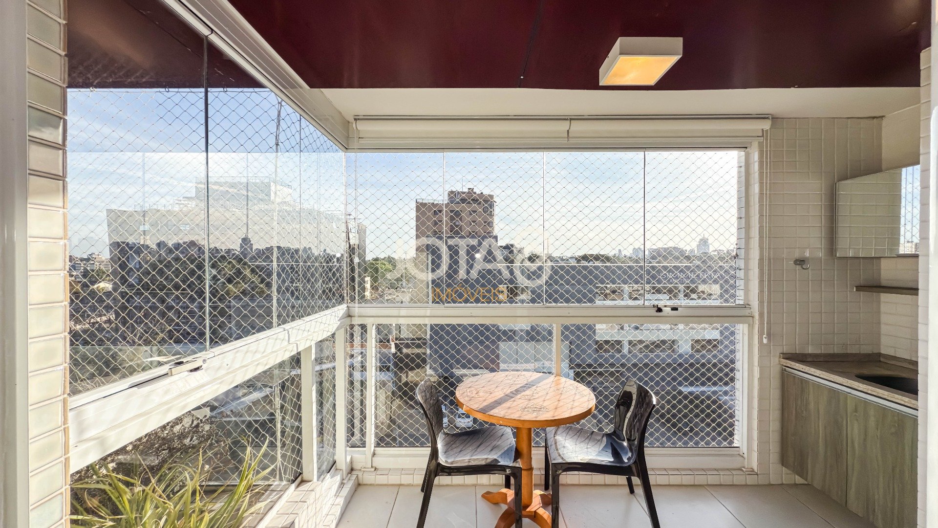 APARTAMENTO NO BATEL COM 3 DORMITÓRIOS, SUÍTE E 3 VAGAS,SEMIMOBILIADO