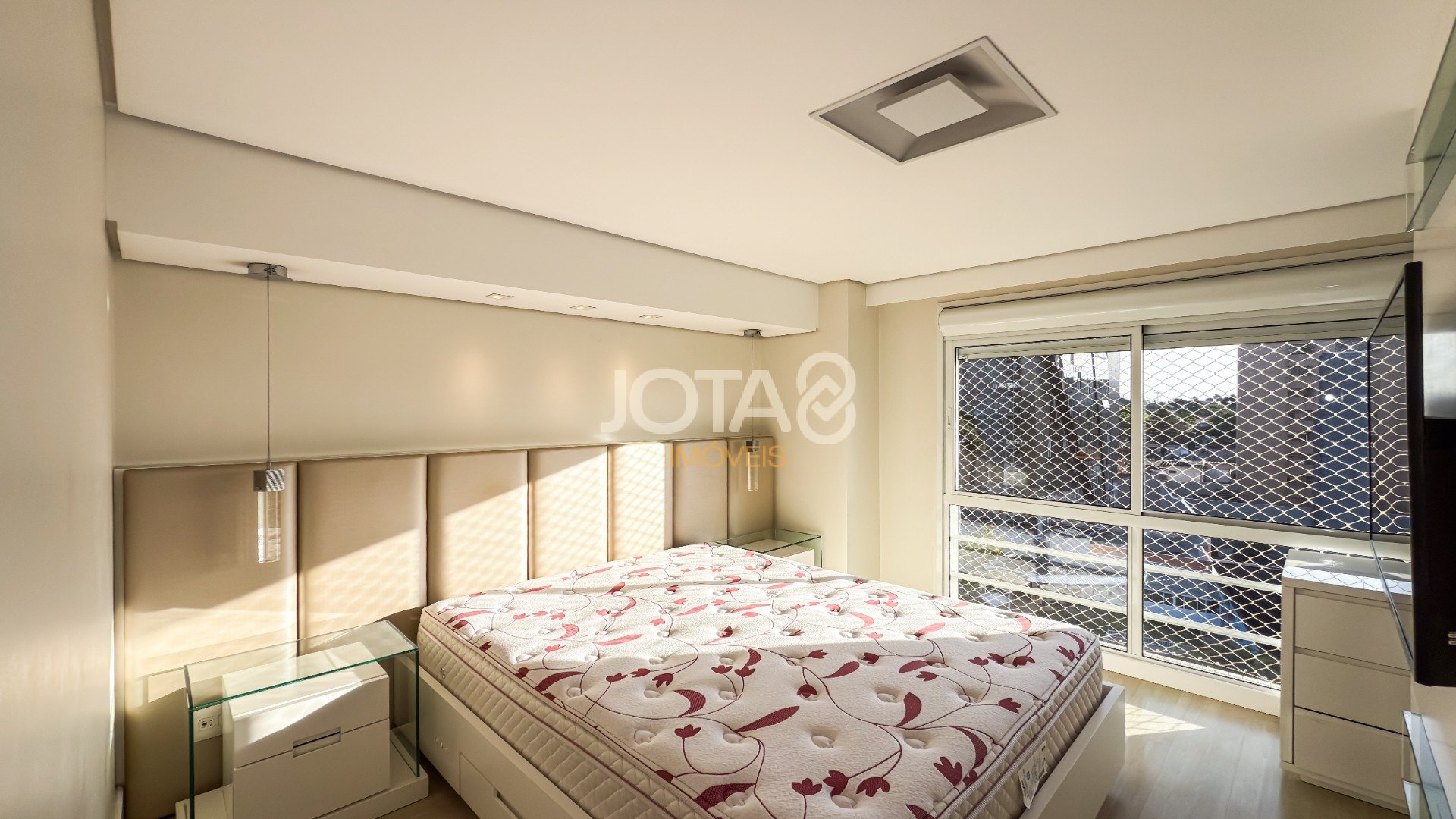 APARTAMENTO NO BATEL COM 3 DORMITÓRIOS, SUÍTE E 3 VAGAS,SEMIMOBILIADO