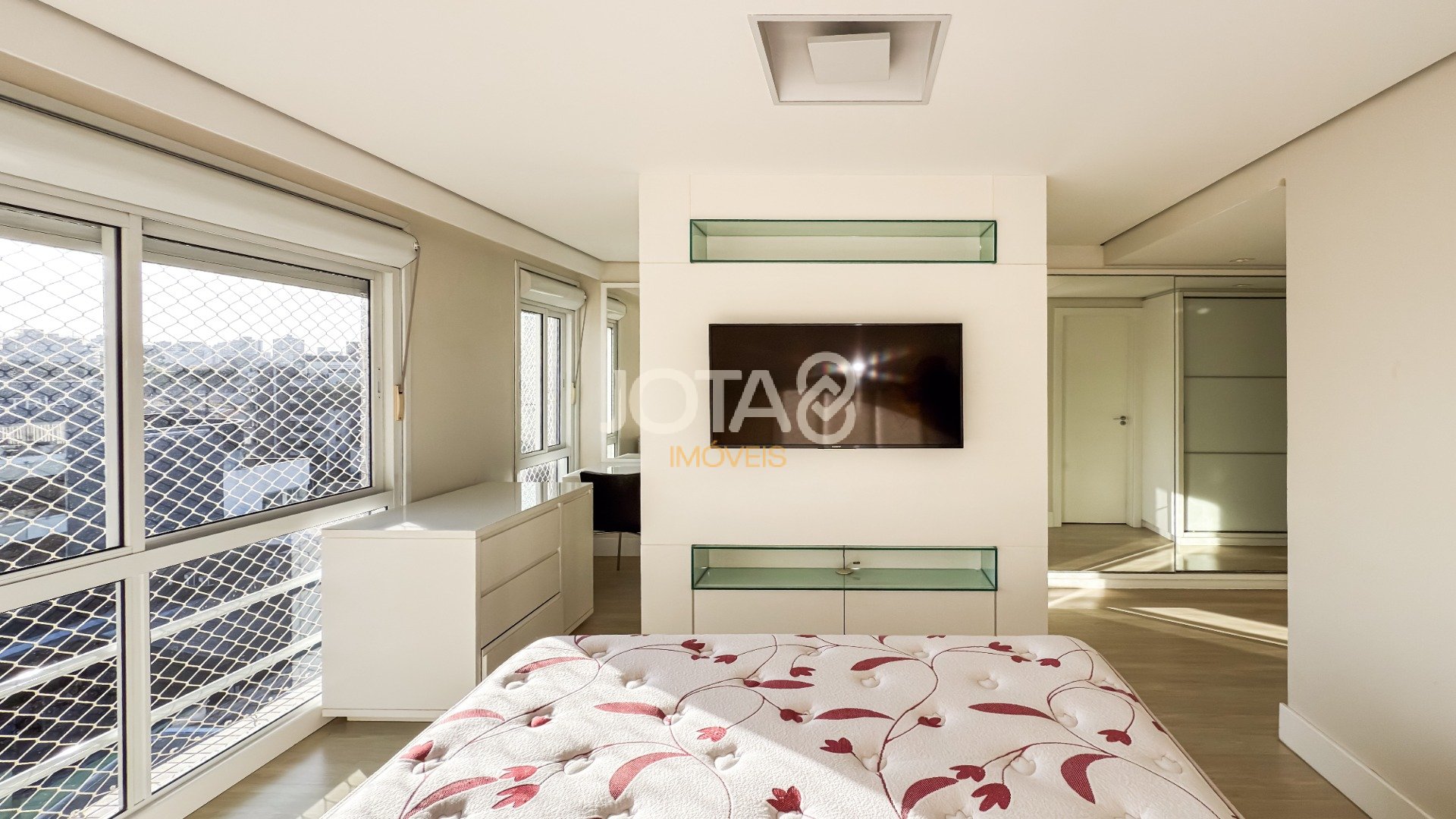 APARTAMENTO NO BATEL COM 3 DORMITÓRIOS, SUÍTE E 3 VAGAS,SEMIMOBILIADO