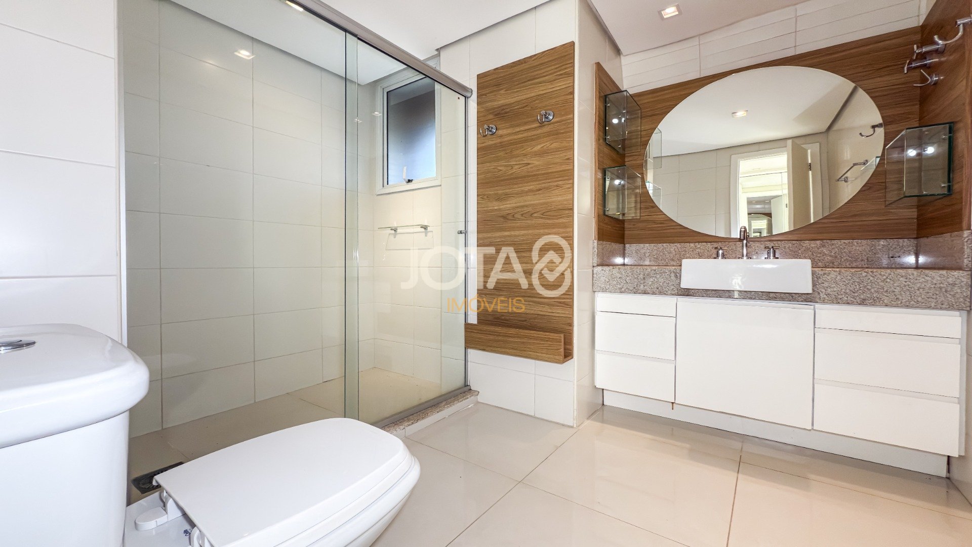 APARTAMENTO NO BATEL COM 3 DORMITÓRIOS, SUÍTE E 3 VAGAS,SEMIMOBILIADO