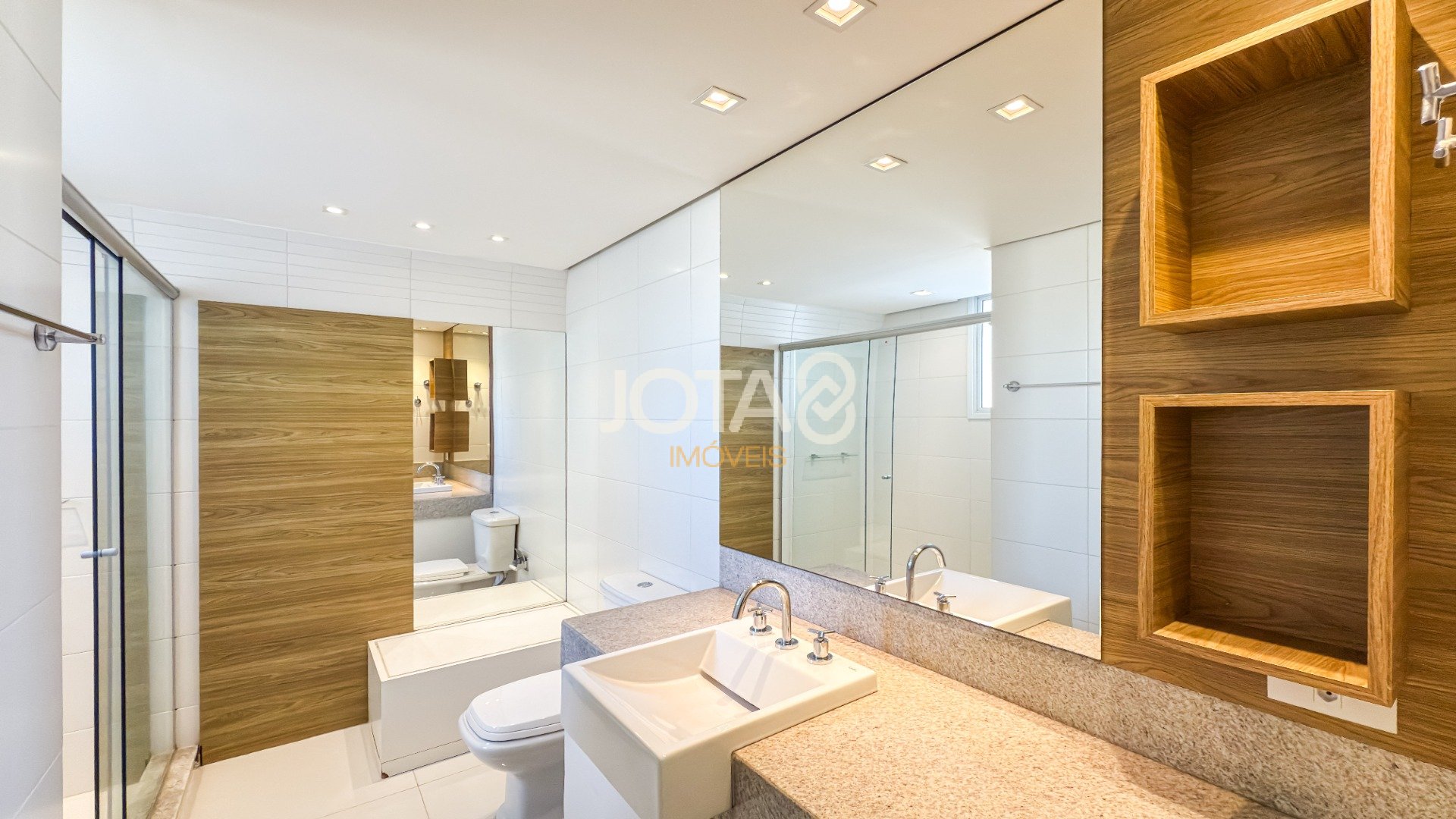 APARTAMENTO NO BATEL COM 3 DORMITÓRIOS, SUÍTE E 3 VAGAS,SEMIMOBILIADO