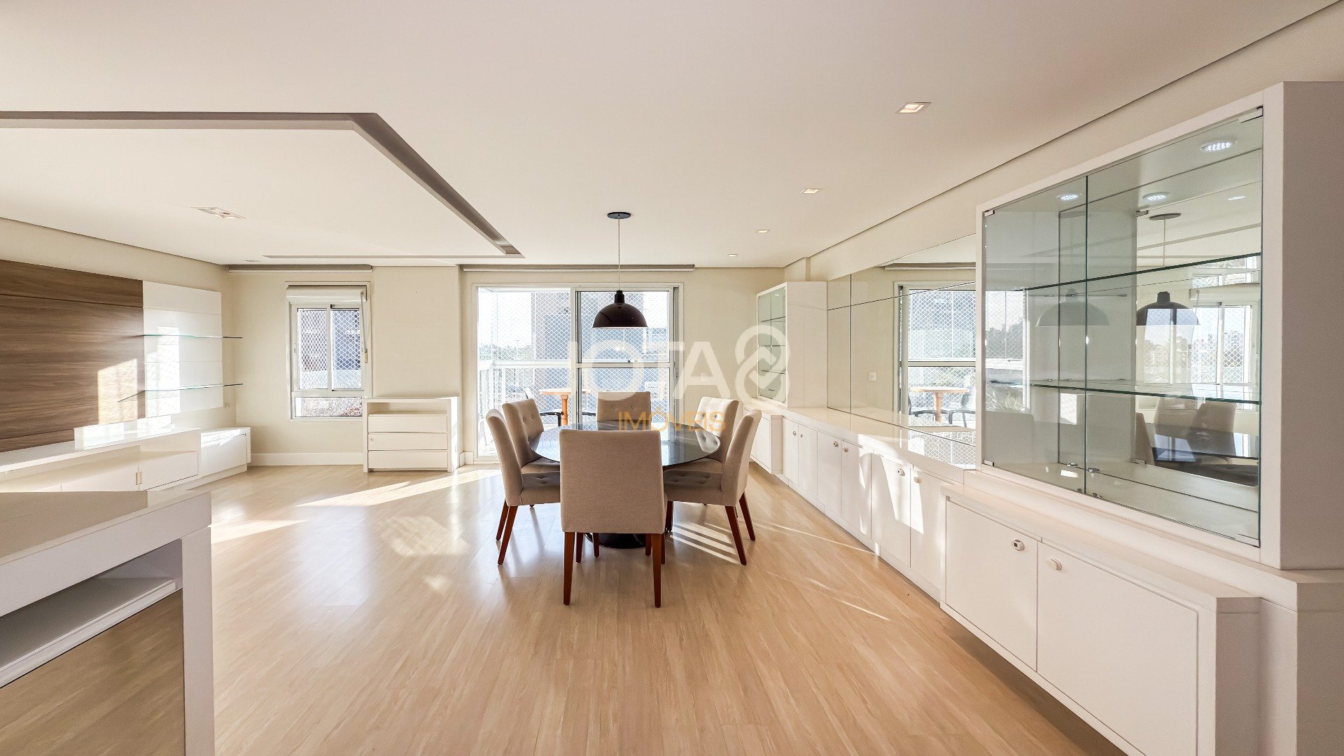 APARTAMENTO NO BATEL COM 3 DORMITÓRIOS, SUÍTE E 3 VAGAS,SEMIMOBILIADO
