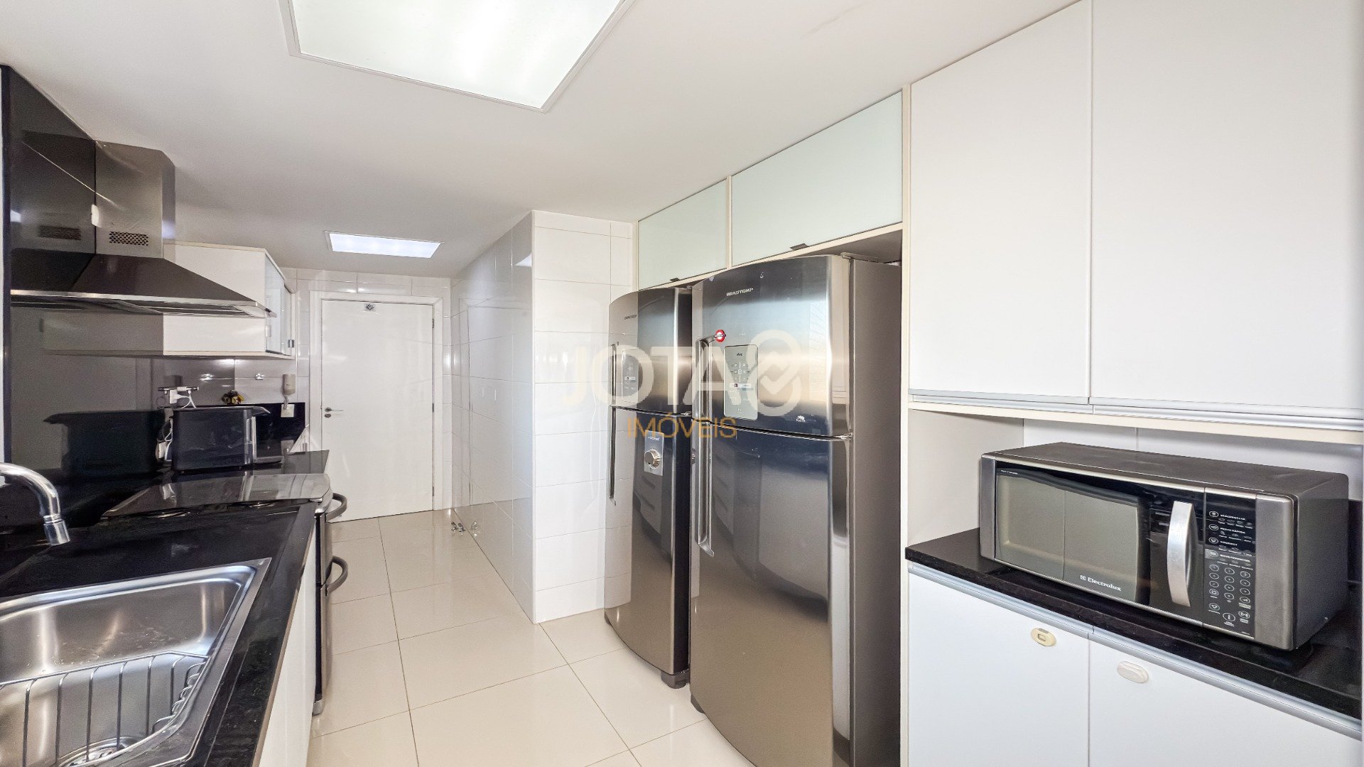 APARTAMENTO NO BATEL COM 3 DORMITÓRIOS, SUÍTE E 3 VAGAS,SEMIMOBILIADO