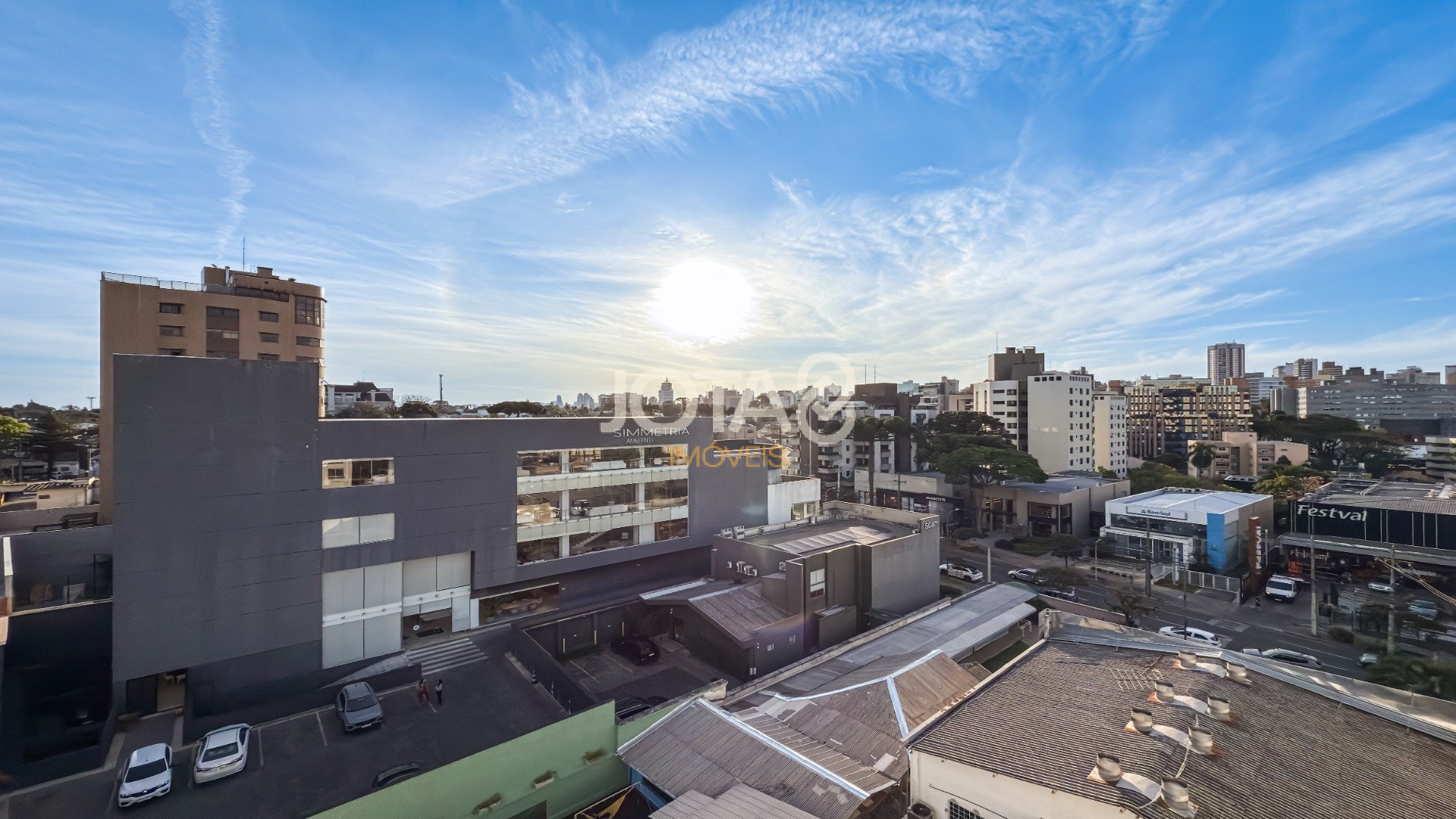 APARTAMENTO NO BATEL COM 3 DORMITÓRIOS, SUÍTE E 3 VAGAS,SEMIMOBILIADO