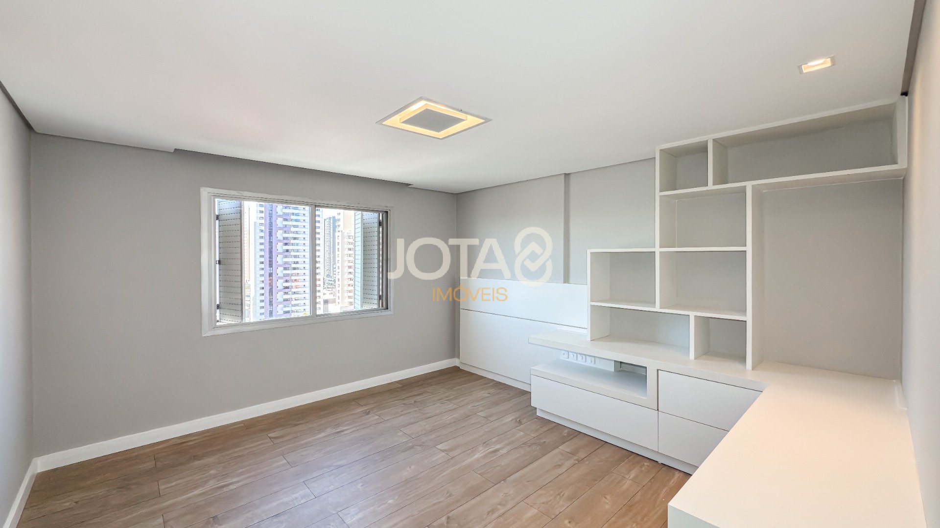 APARTAMENTO COM 3 DORMITÓRIOS NO BATEL