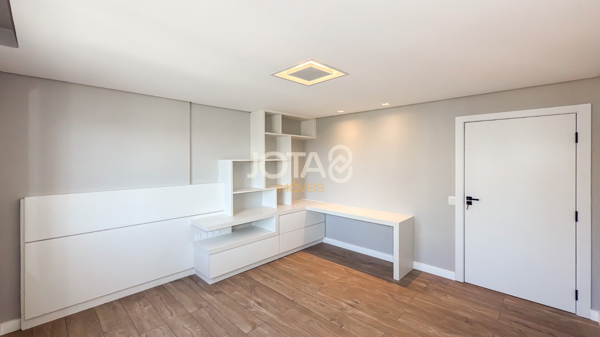 APARTAMENTO COM 3 DORMITÓRIOS NO BATEL