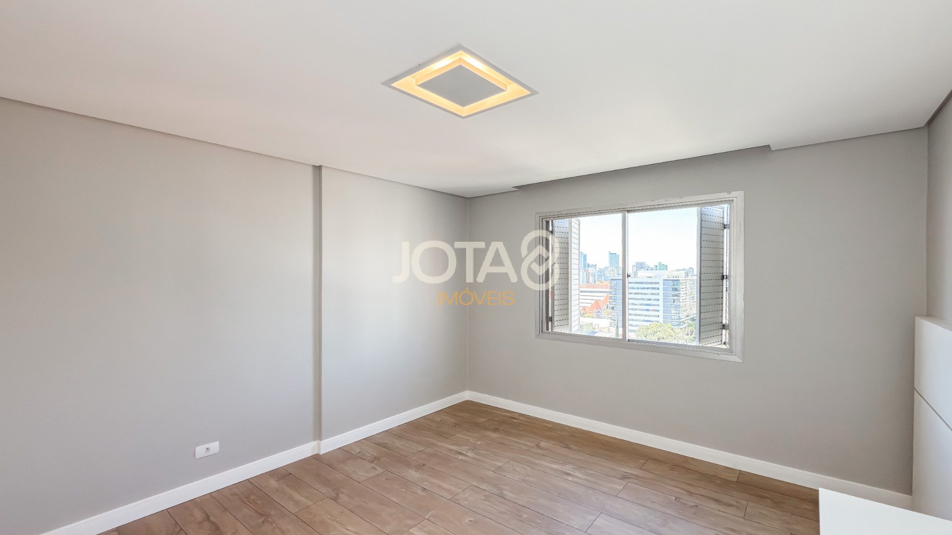 APARTAMENTO COM 3 DORMITÓRIOS NO BATEL