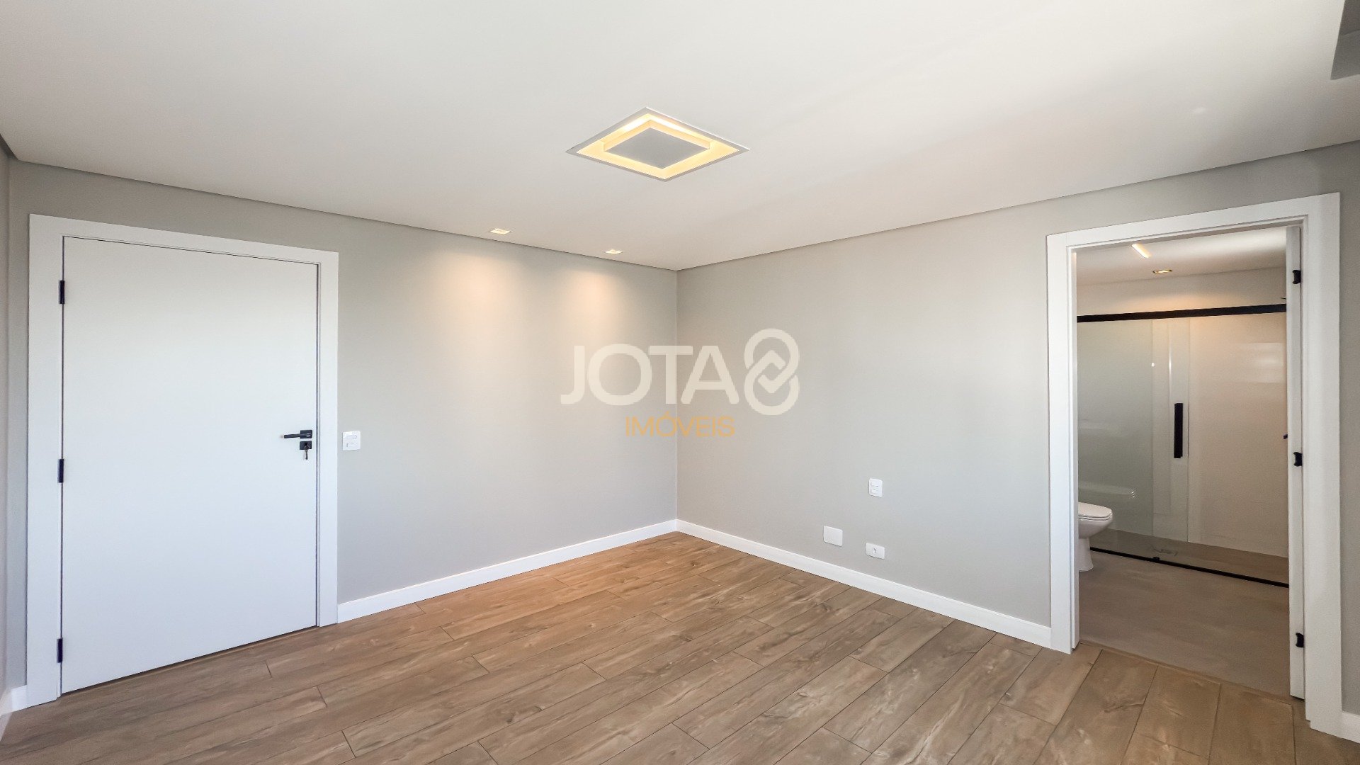 APARTAMENTO COM 3 DORMITÓRIOS NO BATEL